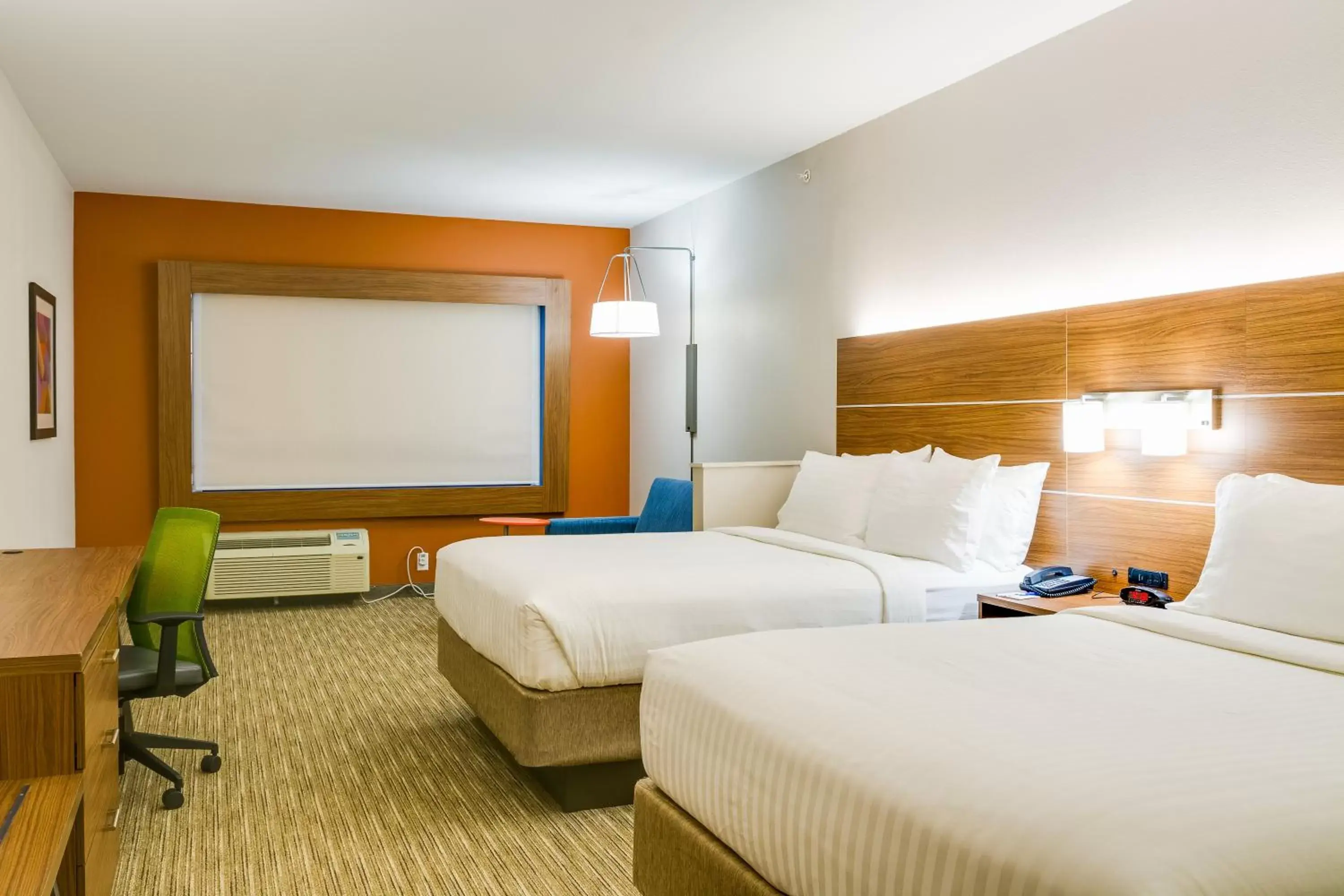 Photo of the whole room, Bed in Holiday Inn Express & Suites Russellville, an IHG Hotel
