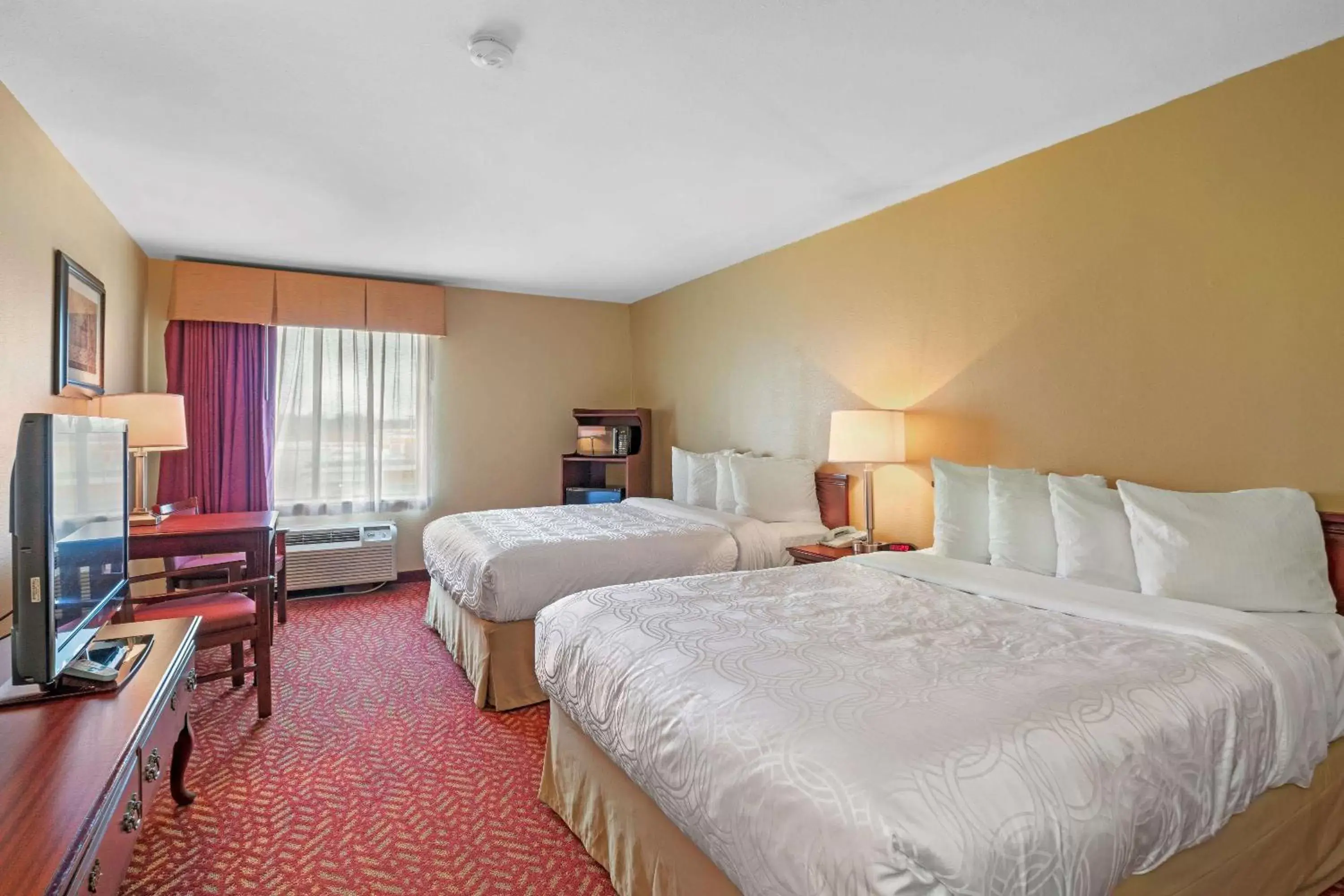 Bedroom in Best Western Clearlake Plaza