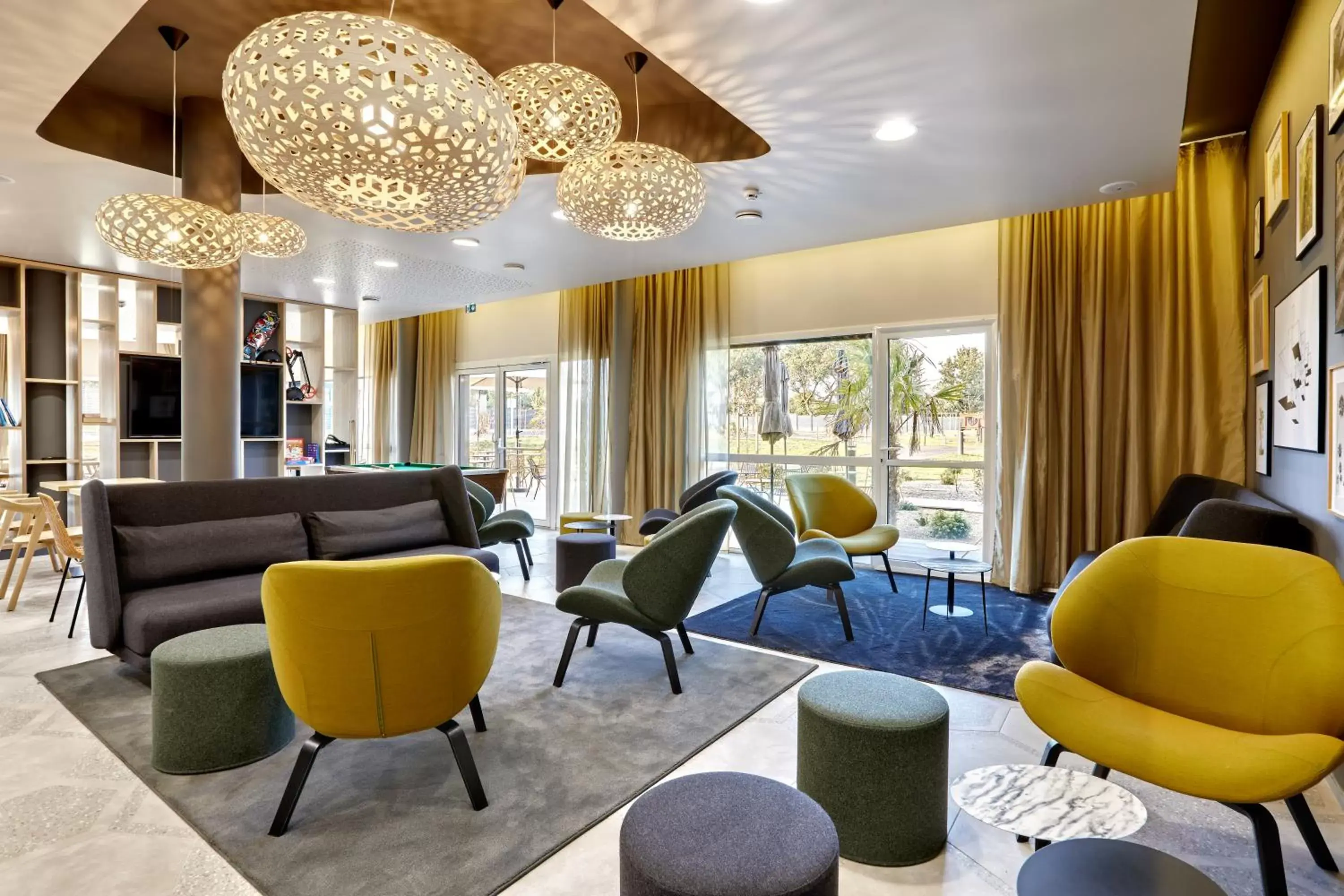 Communal lounge/ TV room, Lounge/Bar in Aparthotel & Spa Adagio Vannes