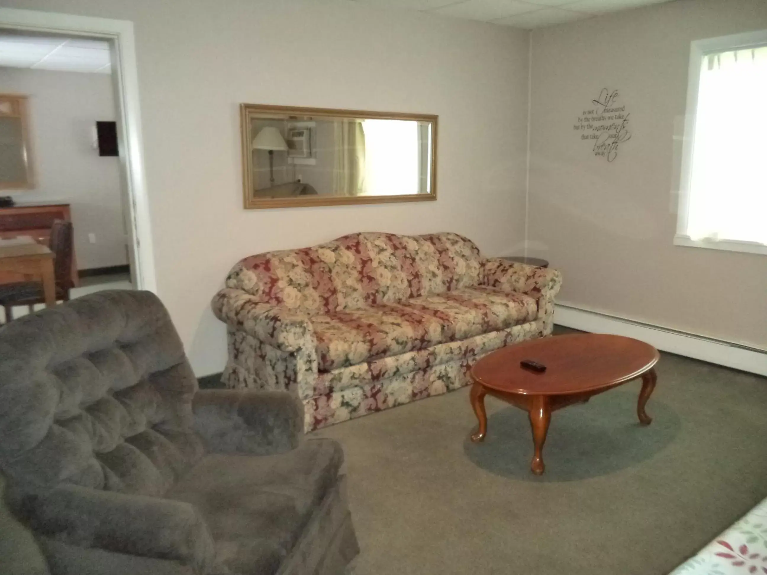 Seating Area in Colonial Valley Motel