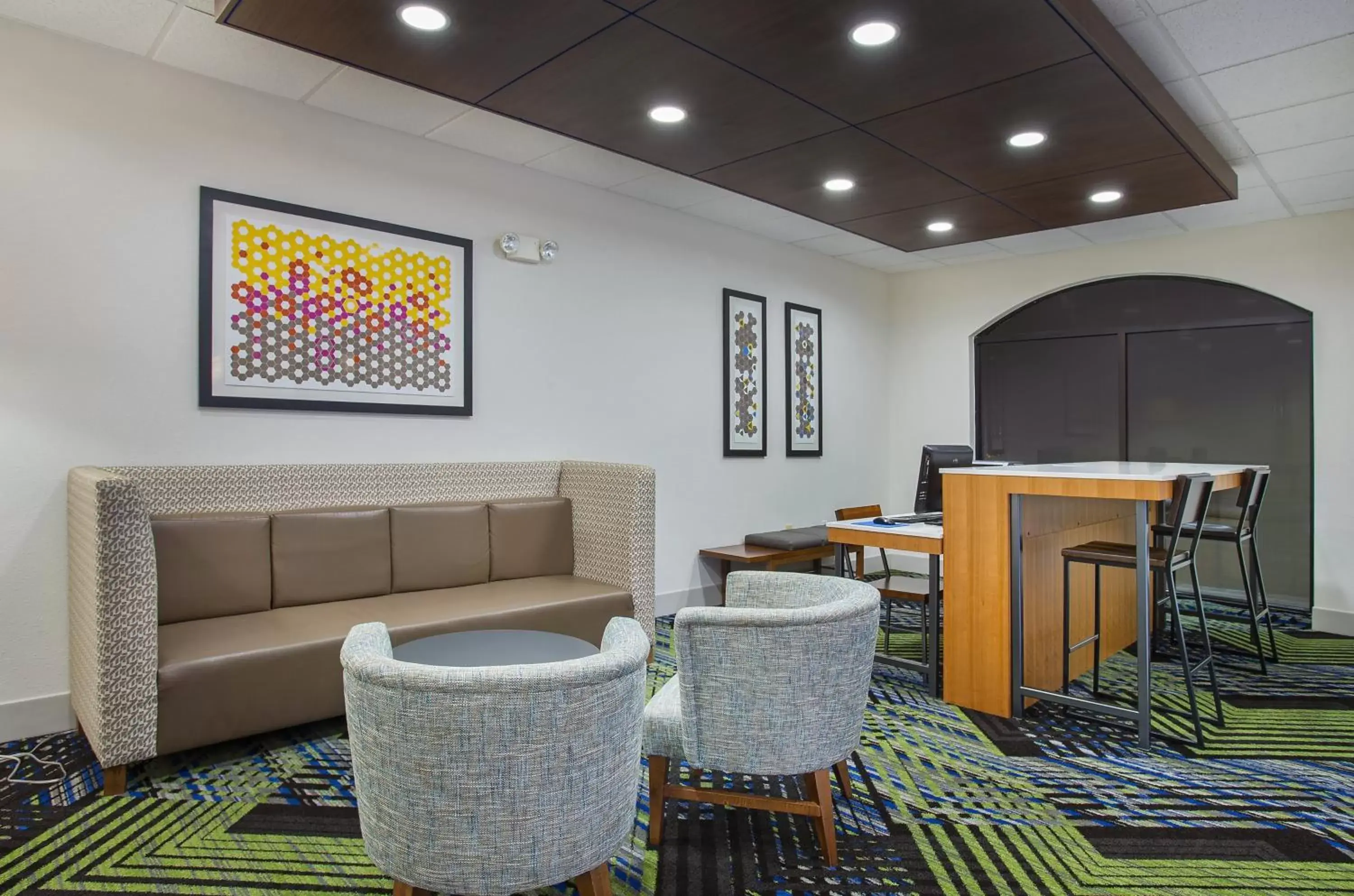 Property building, Seating Area in Holiday Inn Express & Suites Lebanon-Nashville Area, an IHG Hotel