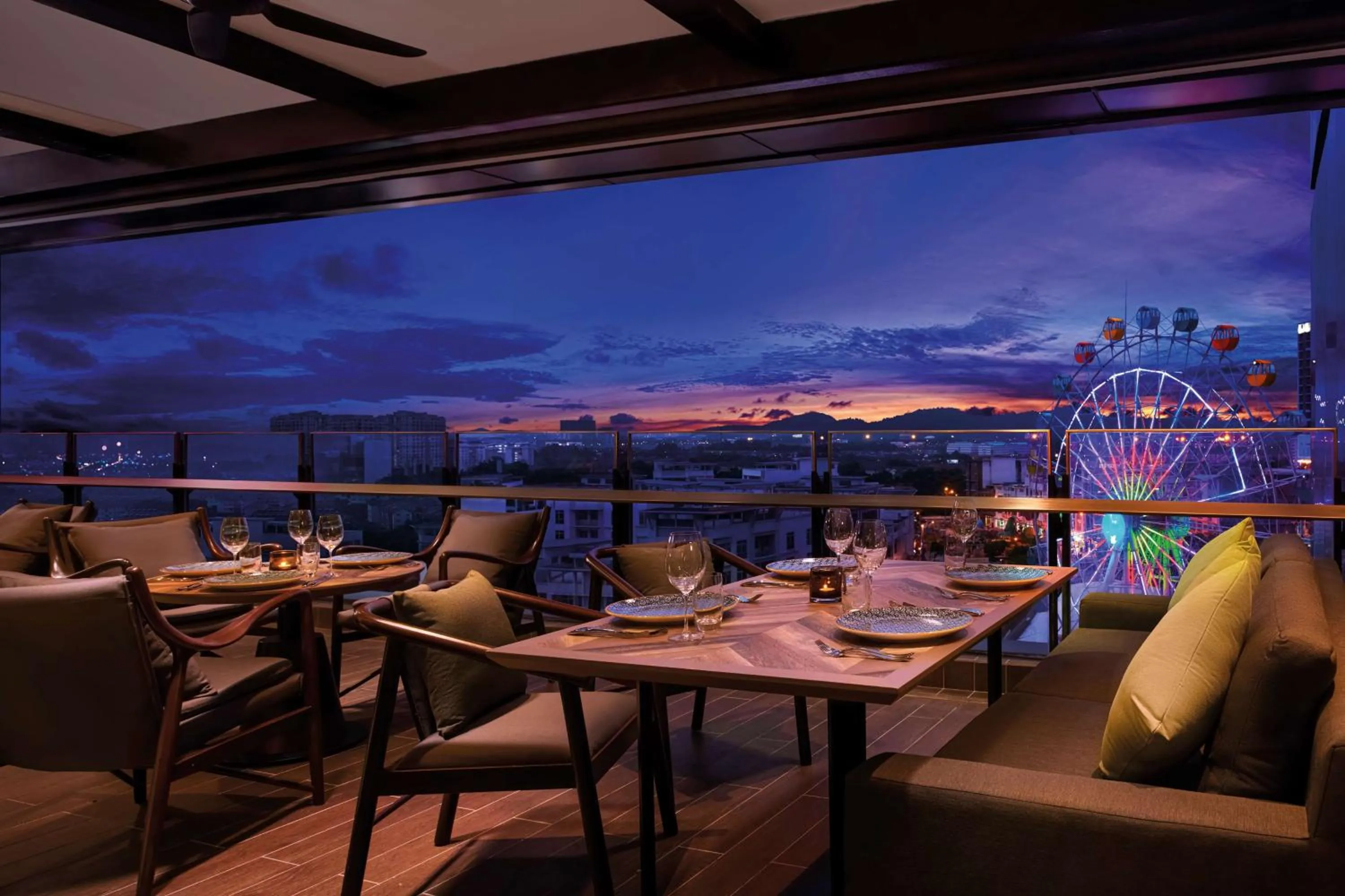 Restaurant/places to eat in Doubletree By Hilton Shah Alam I-City