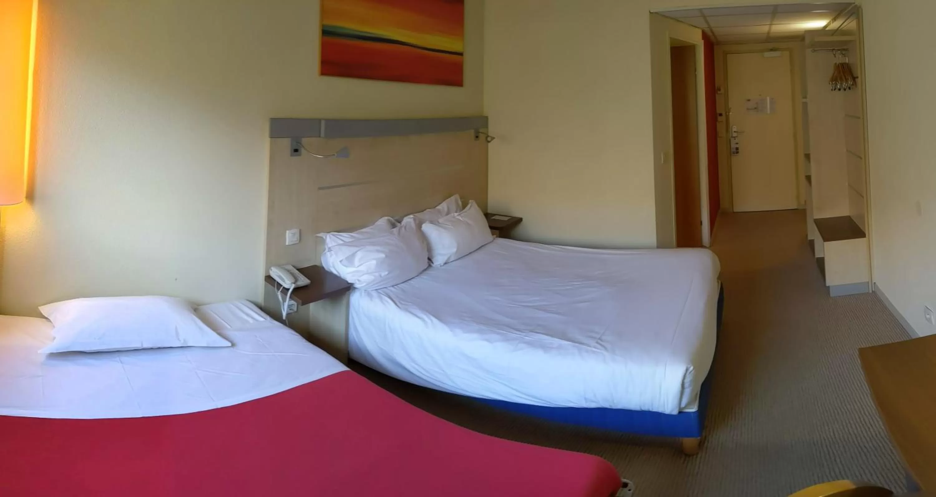 Bed in HDB Hôtel De Bernin - ex Domaine des Fontaines