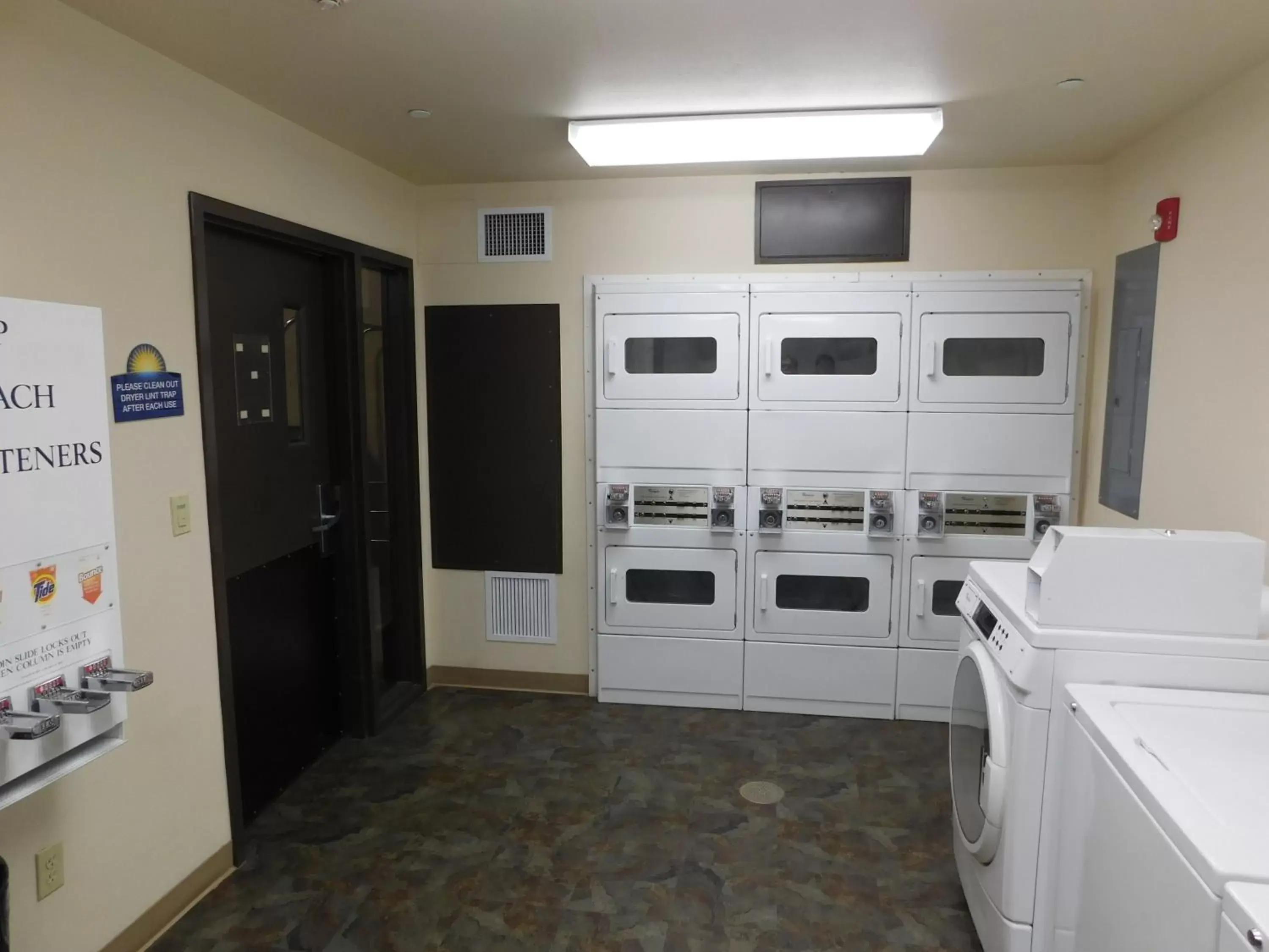 Area and facilities in Days Inn & Suites by Wyndham Rochester South