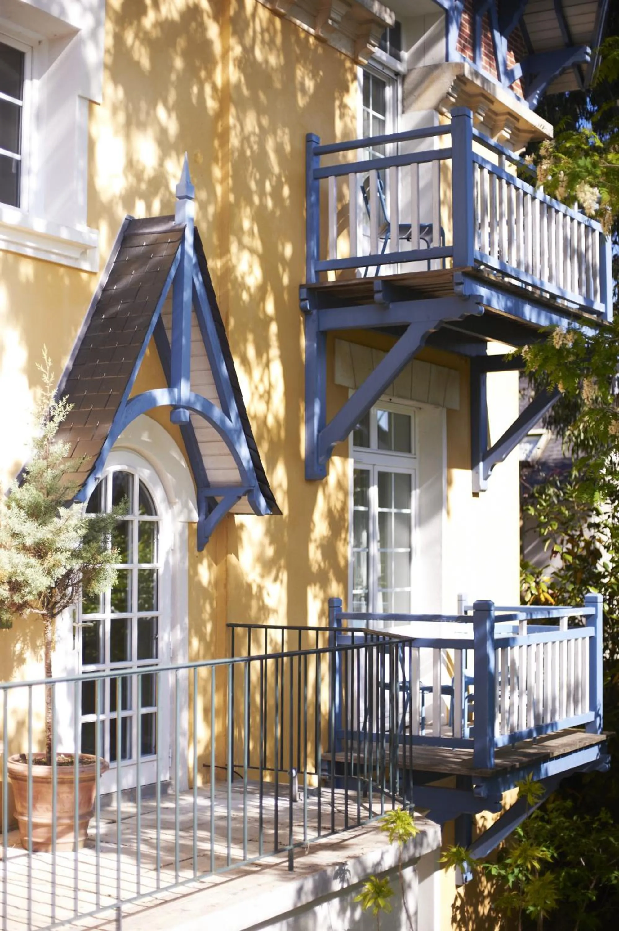 Facade/entrance in Hôtel Le Saint Christophe