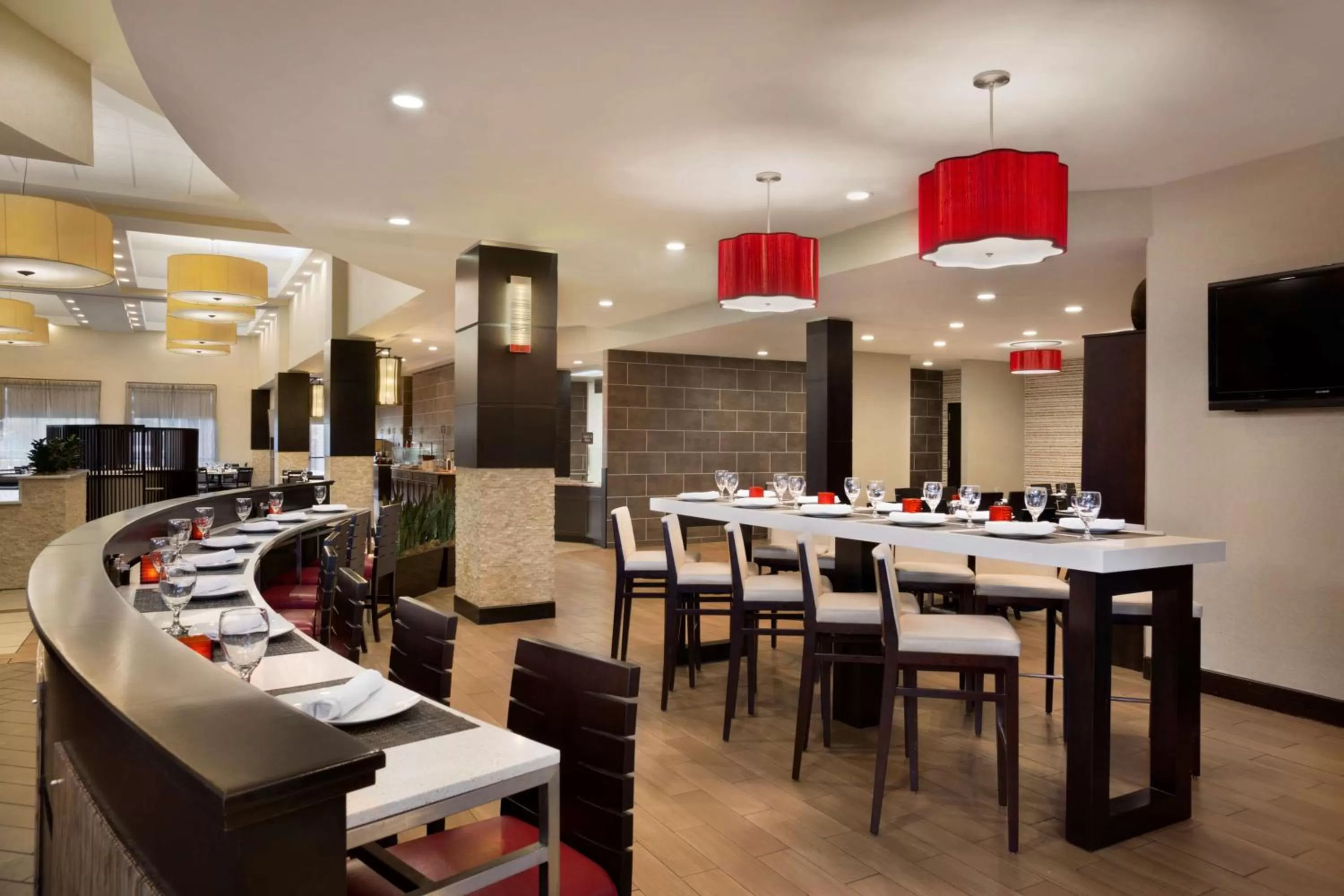 Restaurant/places to eat in Embassy Suites by Hilton Jackson North Ridgeland