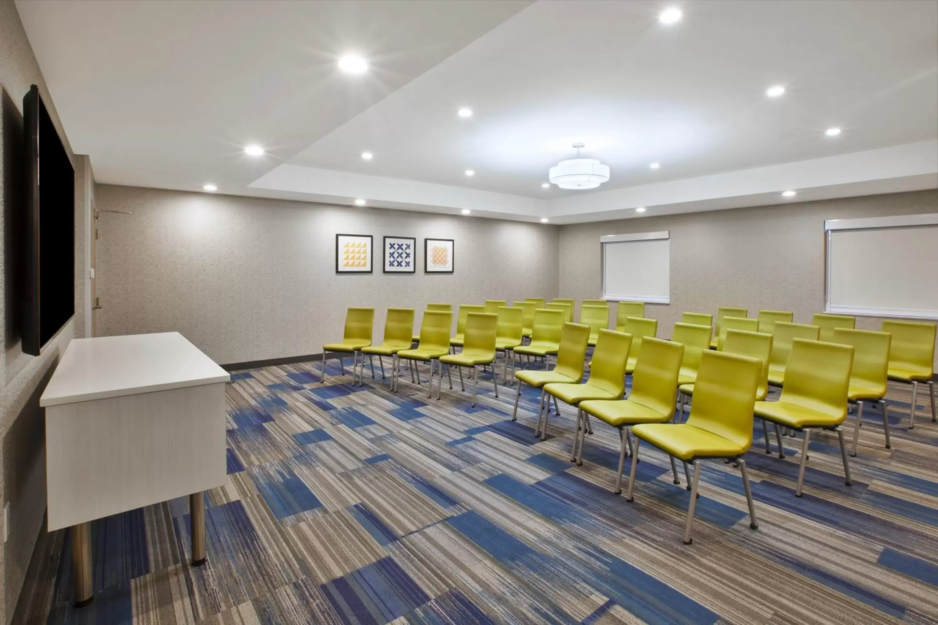 Meeting/conference room in Holiday Inn Express Rochester-Victor, an IHG Hotel