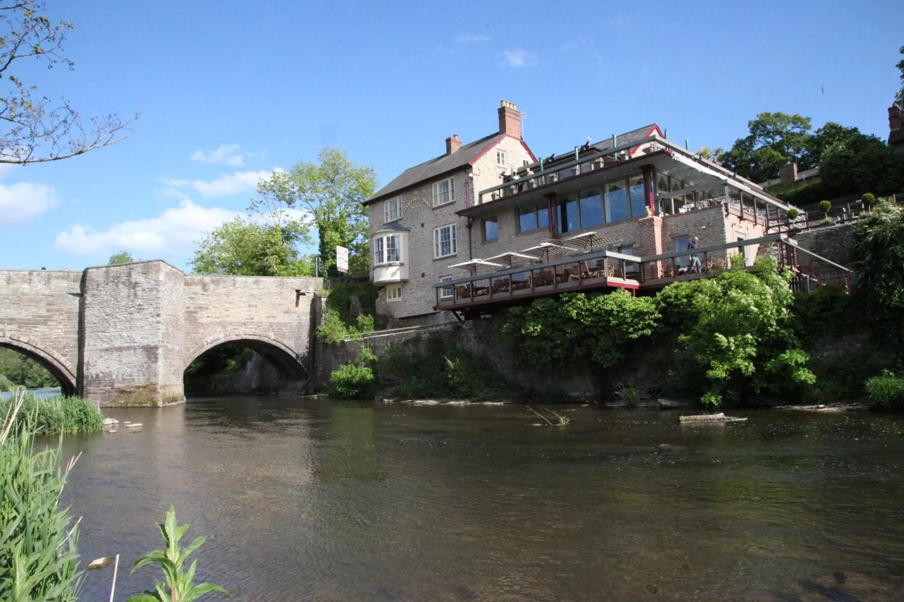 Facade/entrance in The Charlton Arms
