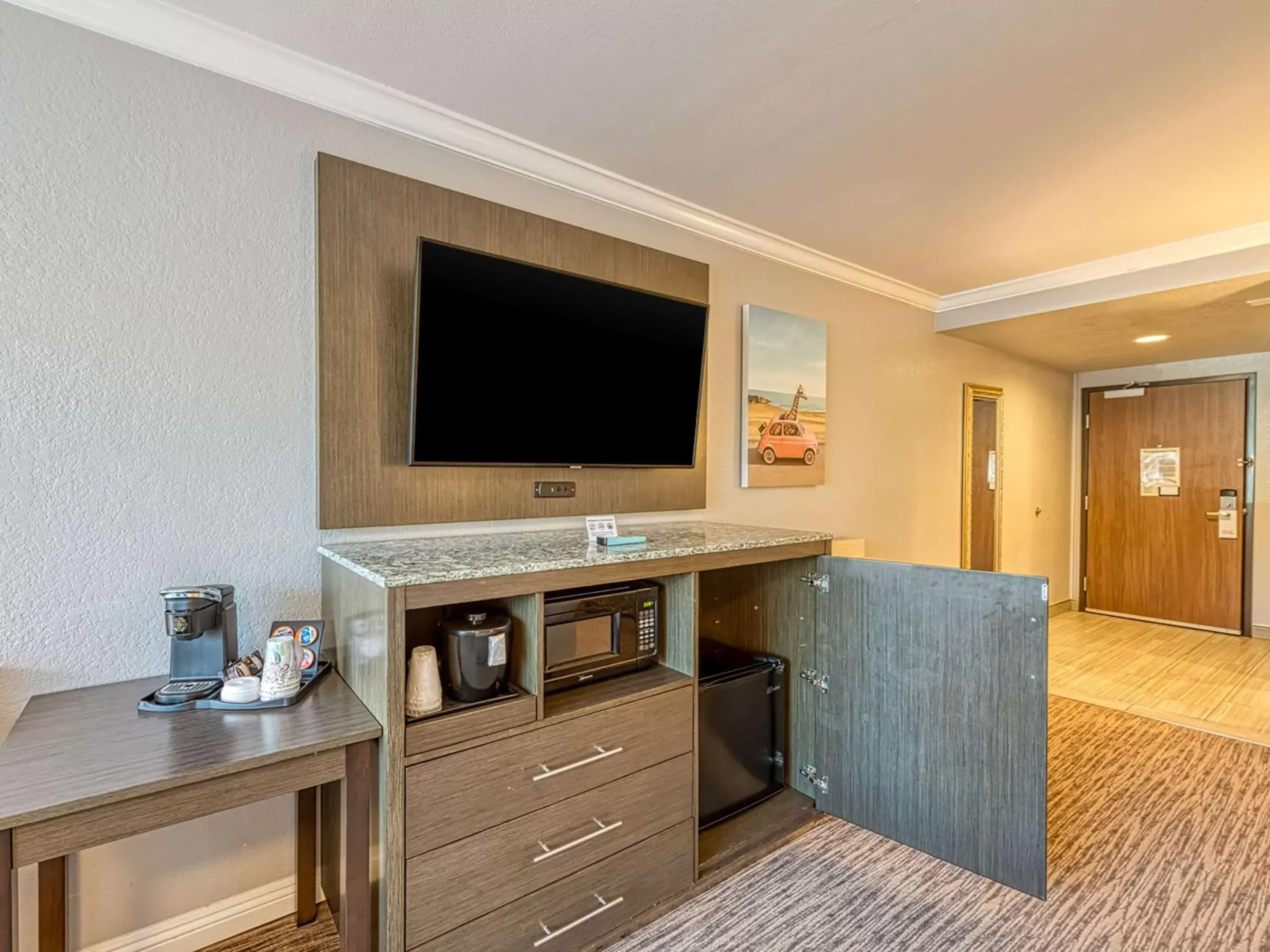 Photo of the whole room, TV/Entertainment Center in Amanzi Hotel, Ascend Hotel Collection