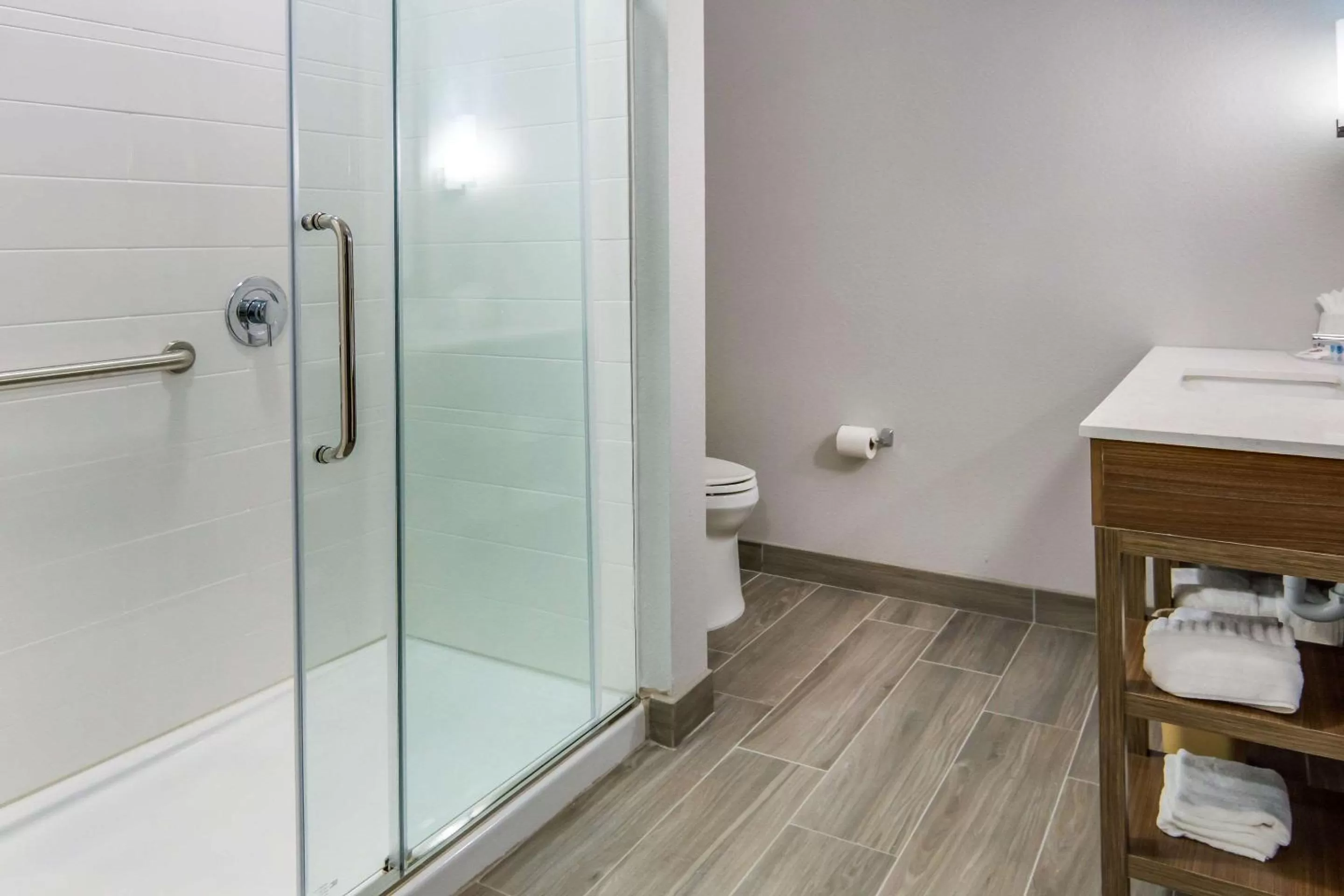 Bedroom in Comfort Suites DeSoto Dallas South