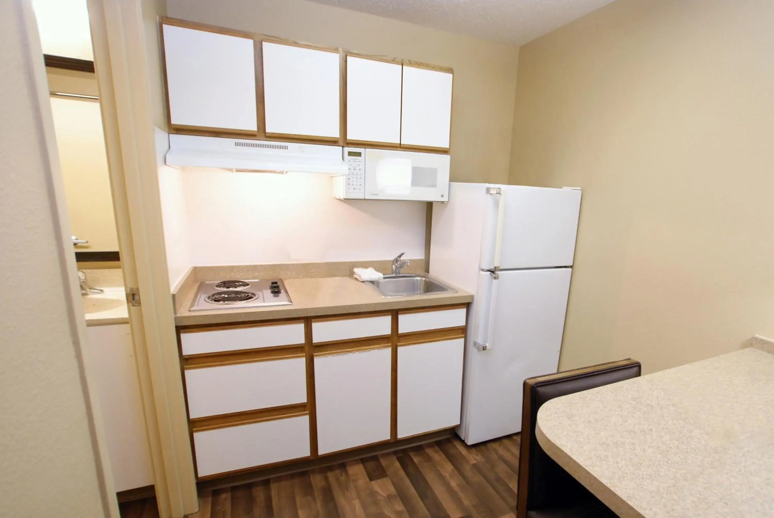 Kitchen or kitchenette, Kitchen/Kitchenette in Extended Stay America Suites - Portland - Tigard