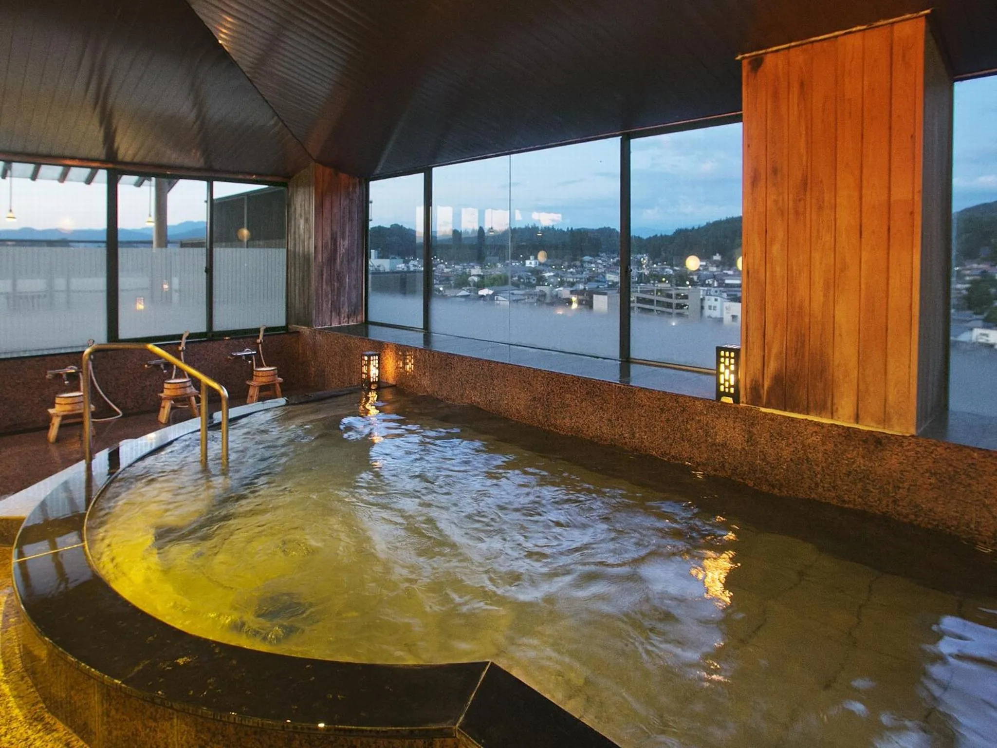 Hot Spring Bath in Honjin Hiranoya Kachoan
