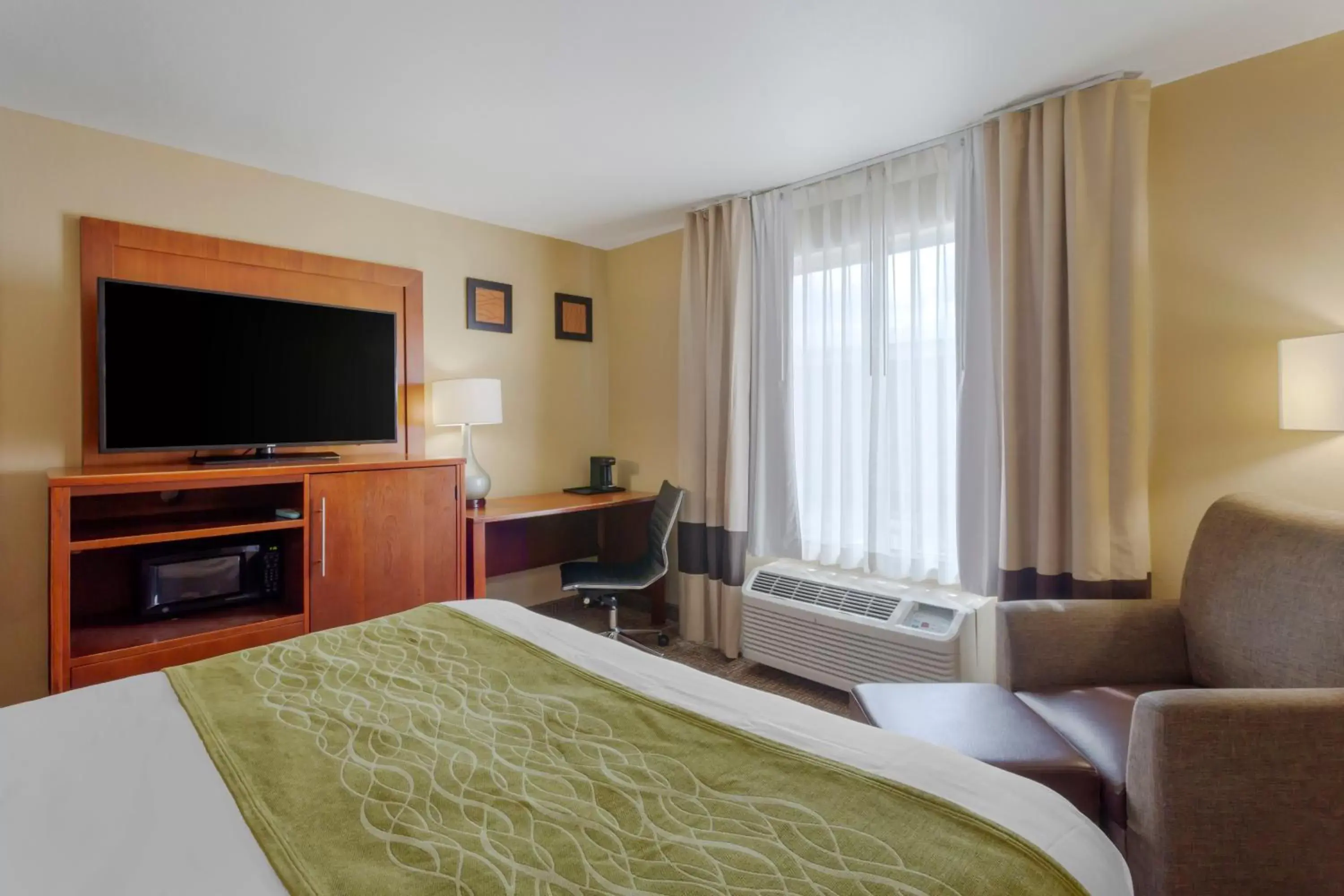 TV and multimedia, TV/Entertainment Center in Comfort Inn & Suites Salt Lake City/Woods Cross