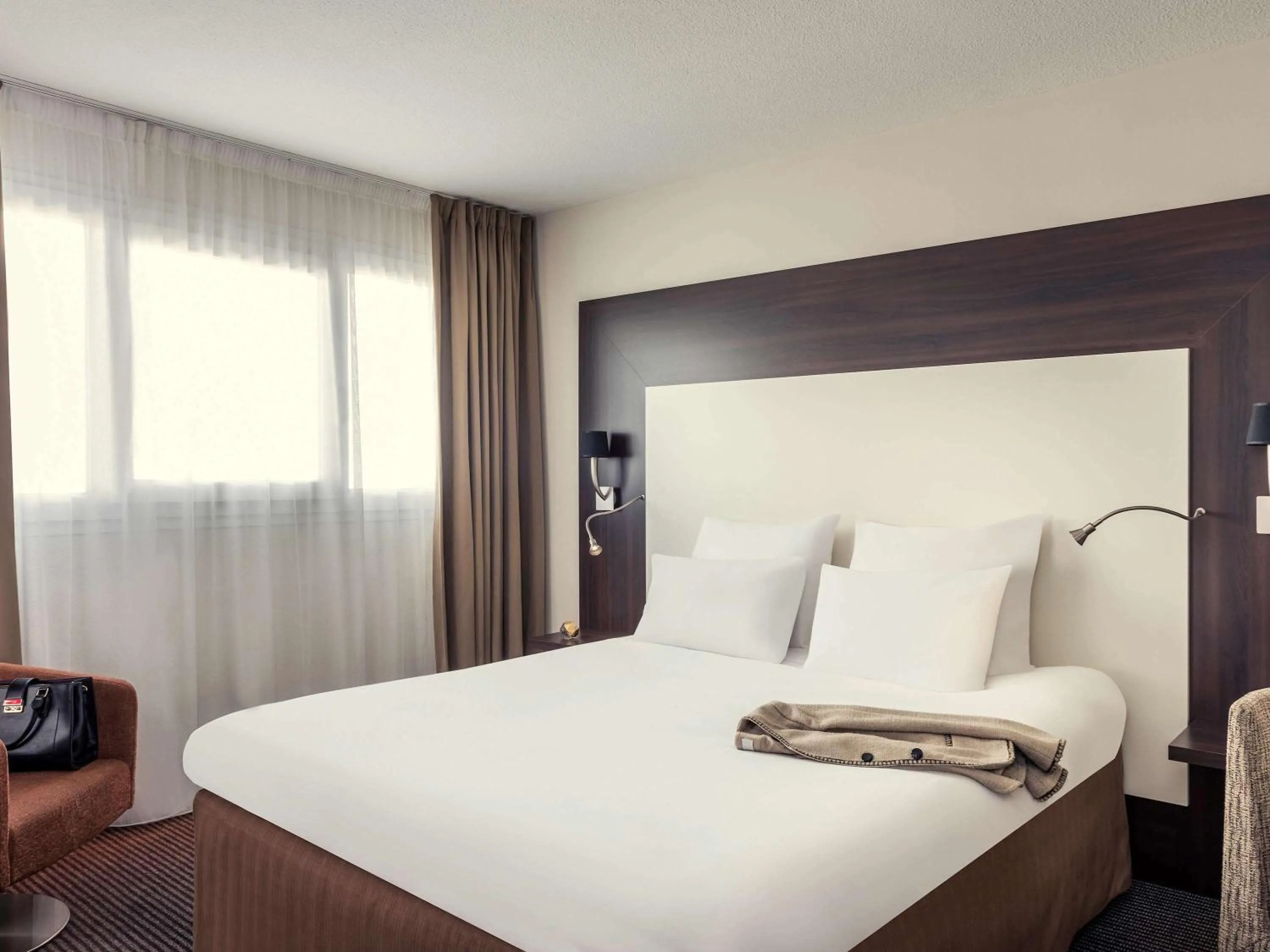 Photo of the whole room, Bed in Mercure Paris Porte d'Orleans