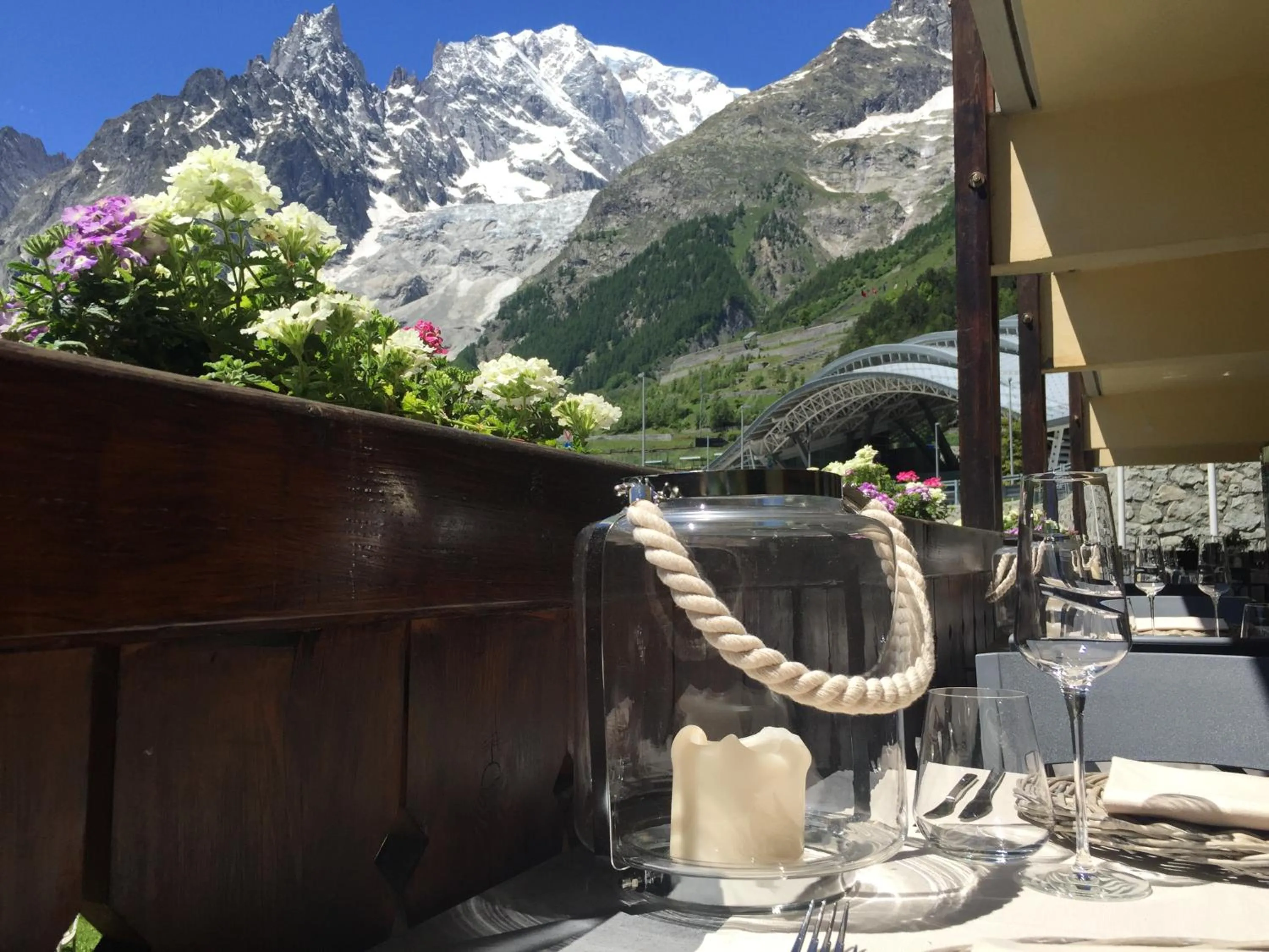 Restaurant/places to eat in Shatush Hotel