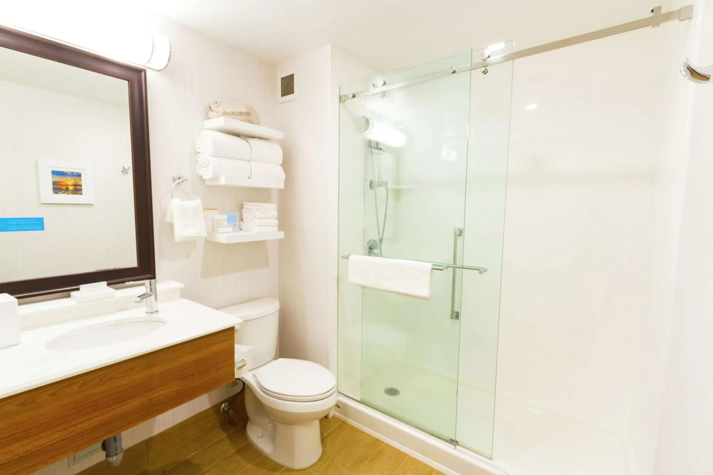 Bathroom in Hampton Inn - Vancouver Airport/Richmond Bathroom in Hampton Inn - Vancouver Airport/Richmond