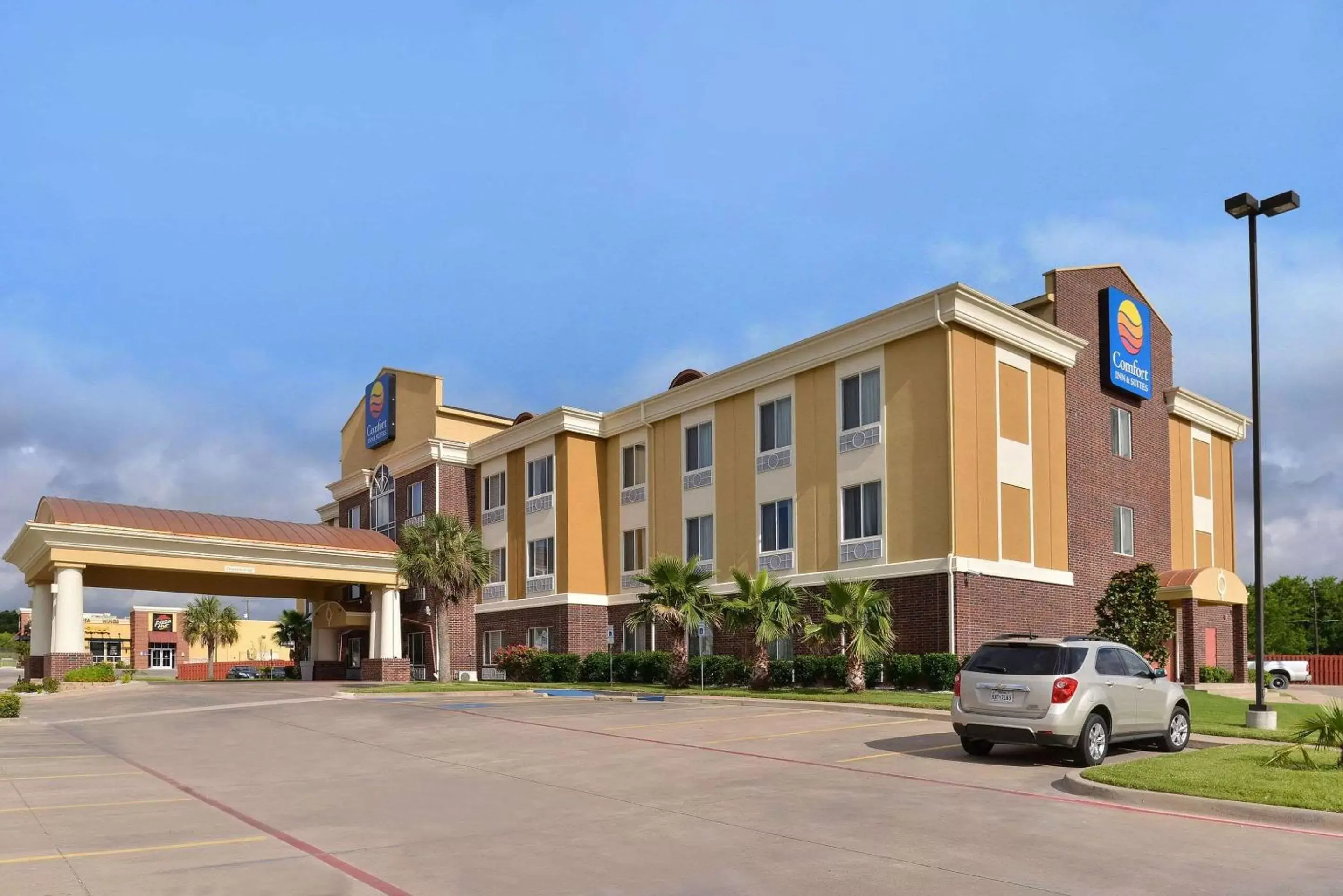 Property Building in Comfort Inn & Suites Mexia