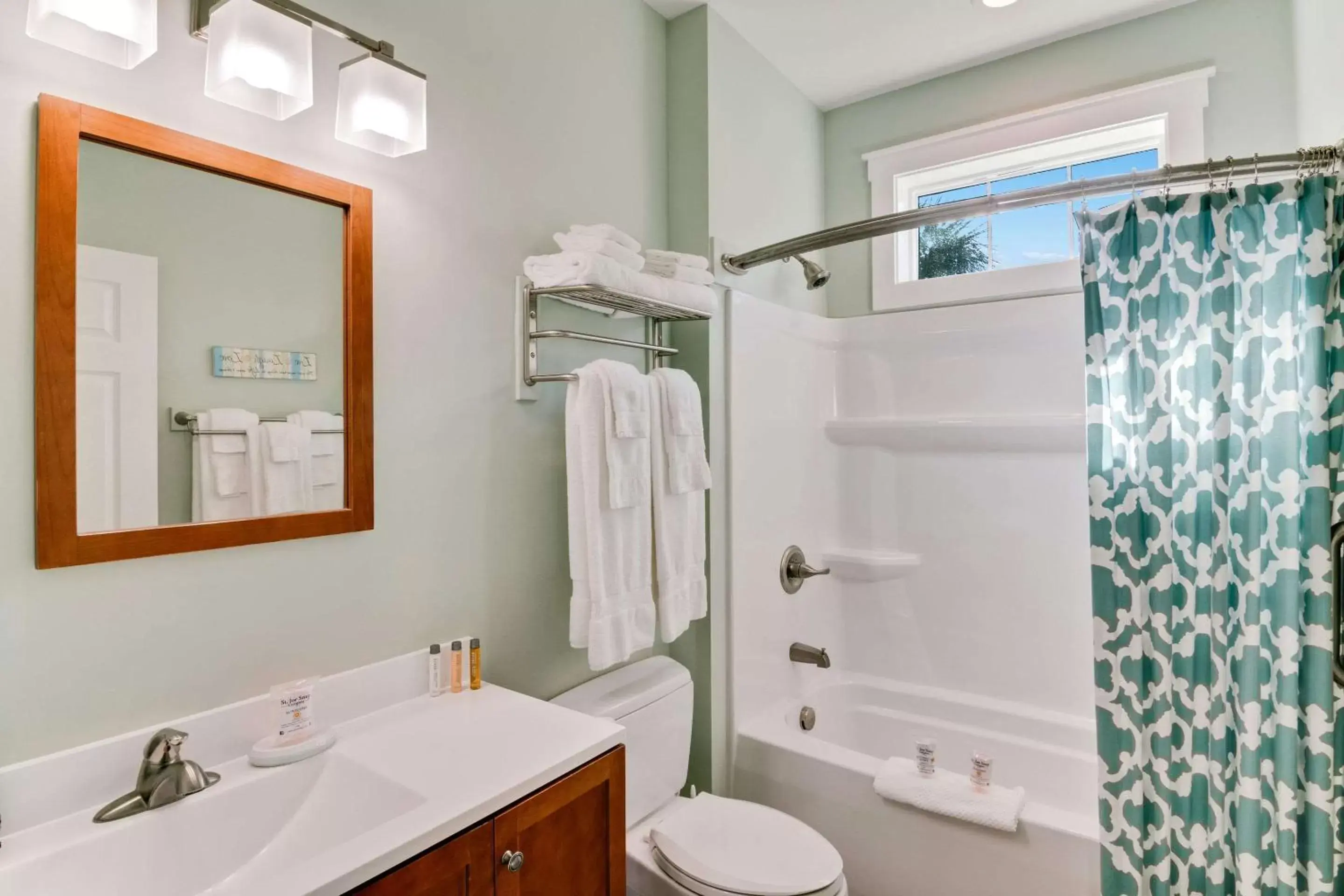 Bathroom in The Port Inn and Cottages, Ascend Hotel Collection