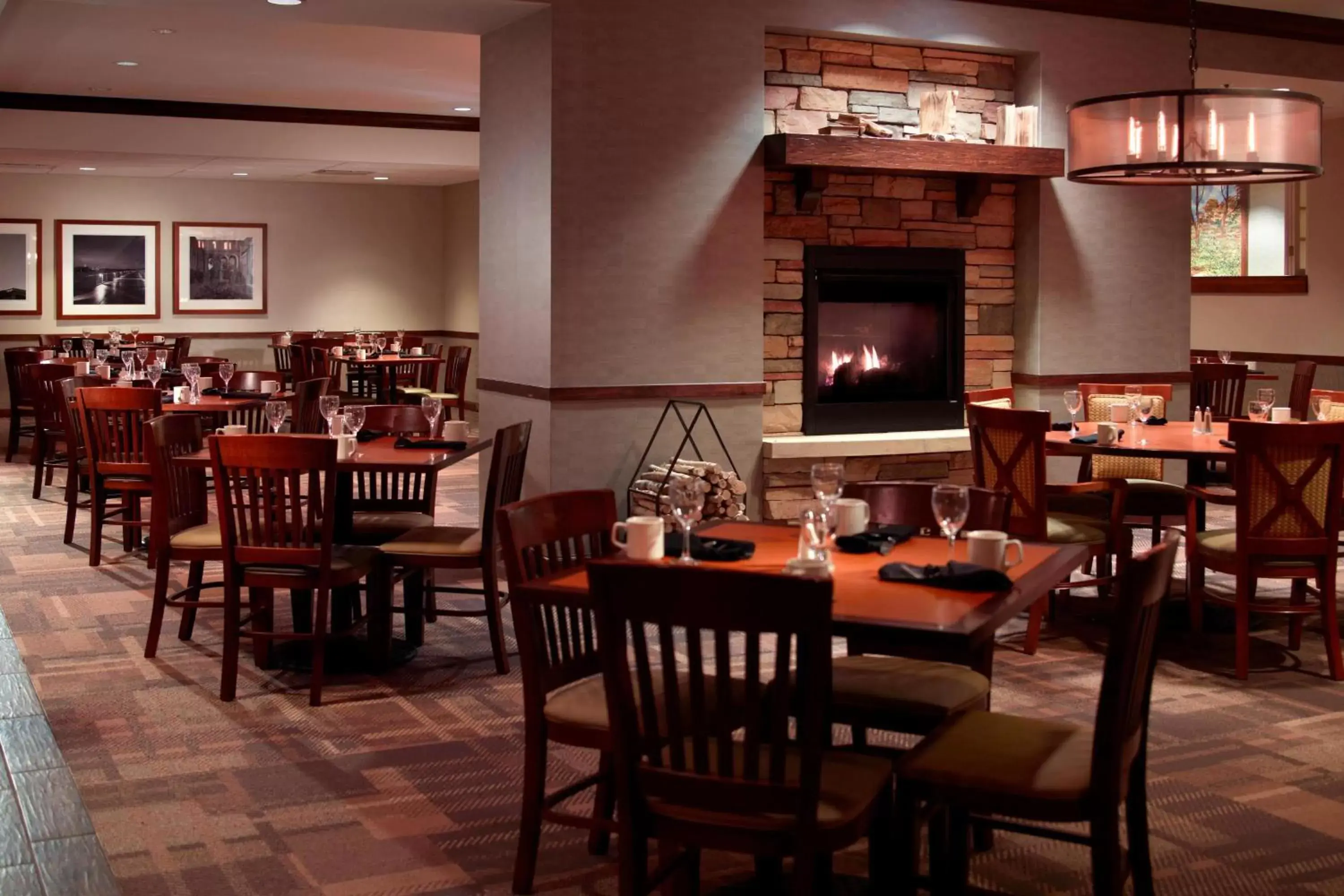 Restaurant/Places to Eat in Des Moines Marriott Downtown