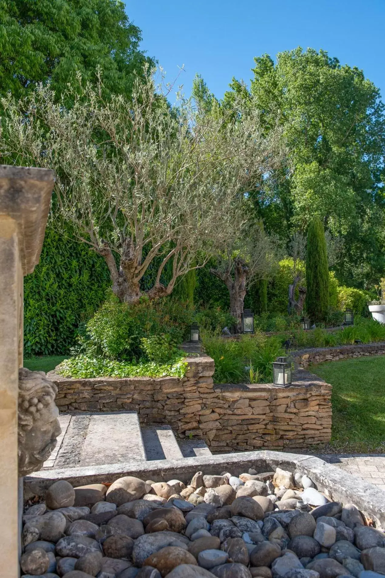 Garden in Novotel Aix-en-Provence Pont de L'Arc