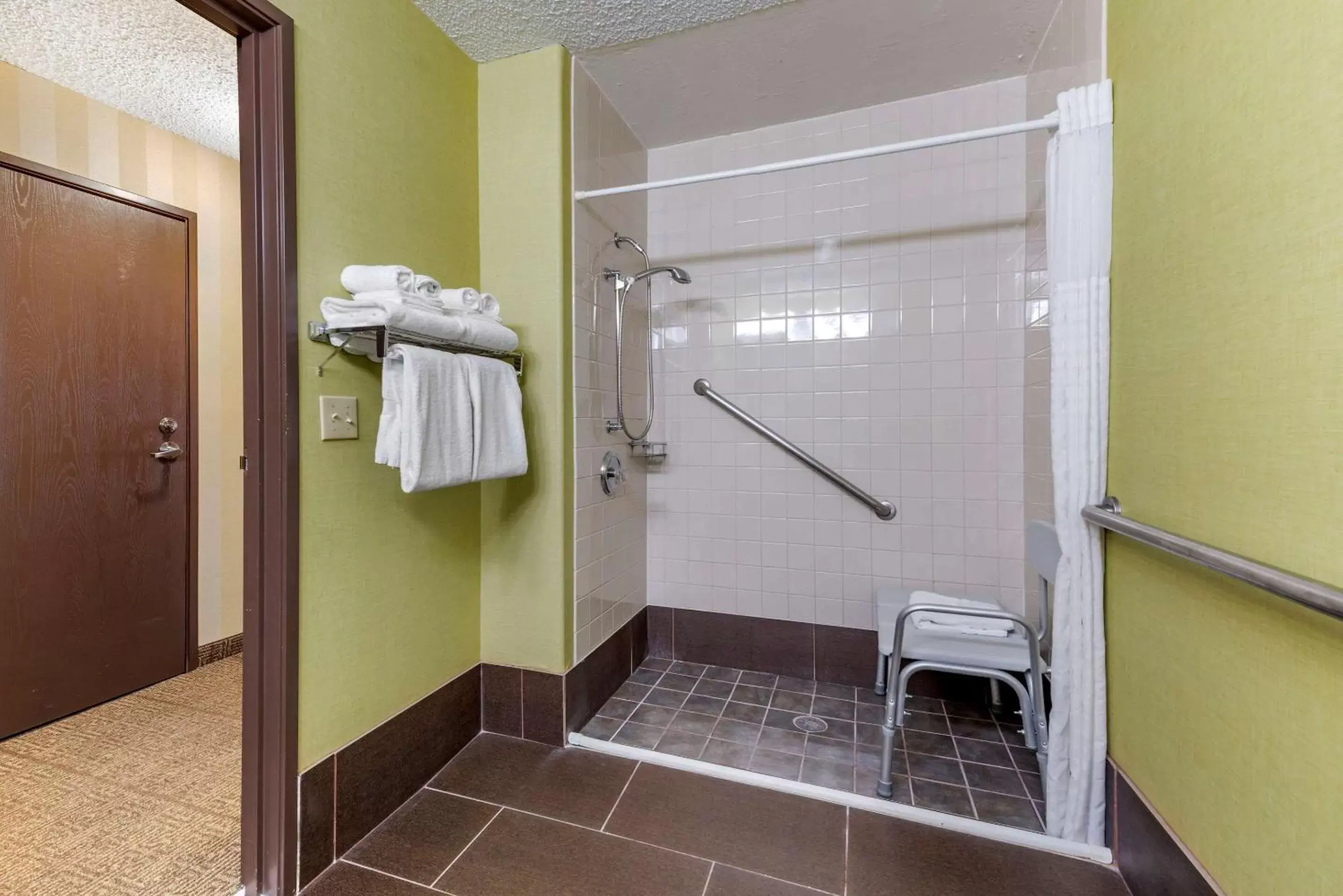 Bathroom in Comfort Suites Highlands Ranch Denver Tech Center Area