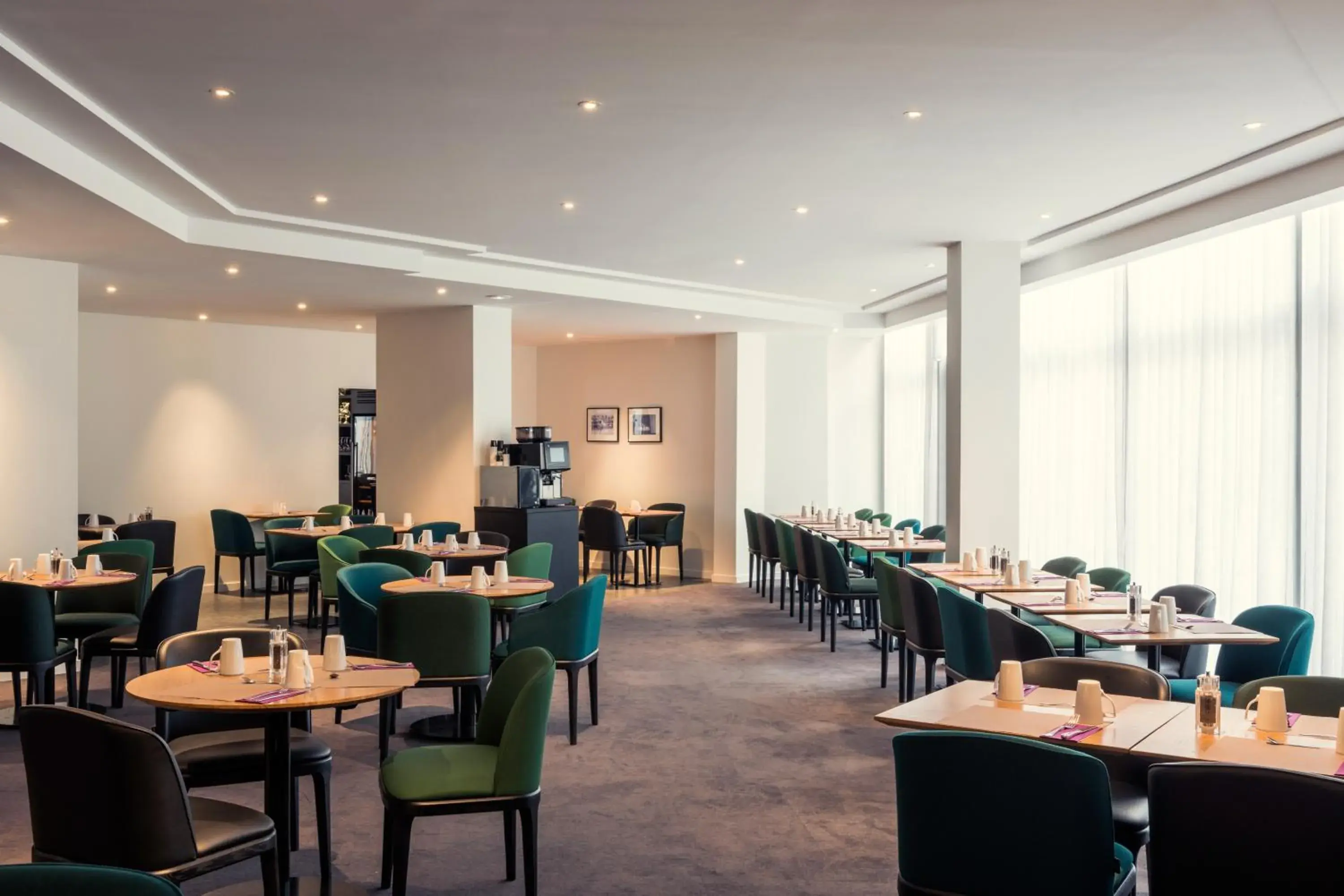 Restaurant/places to eat in AppartHotel Mercure Paris Boulogne