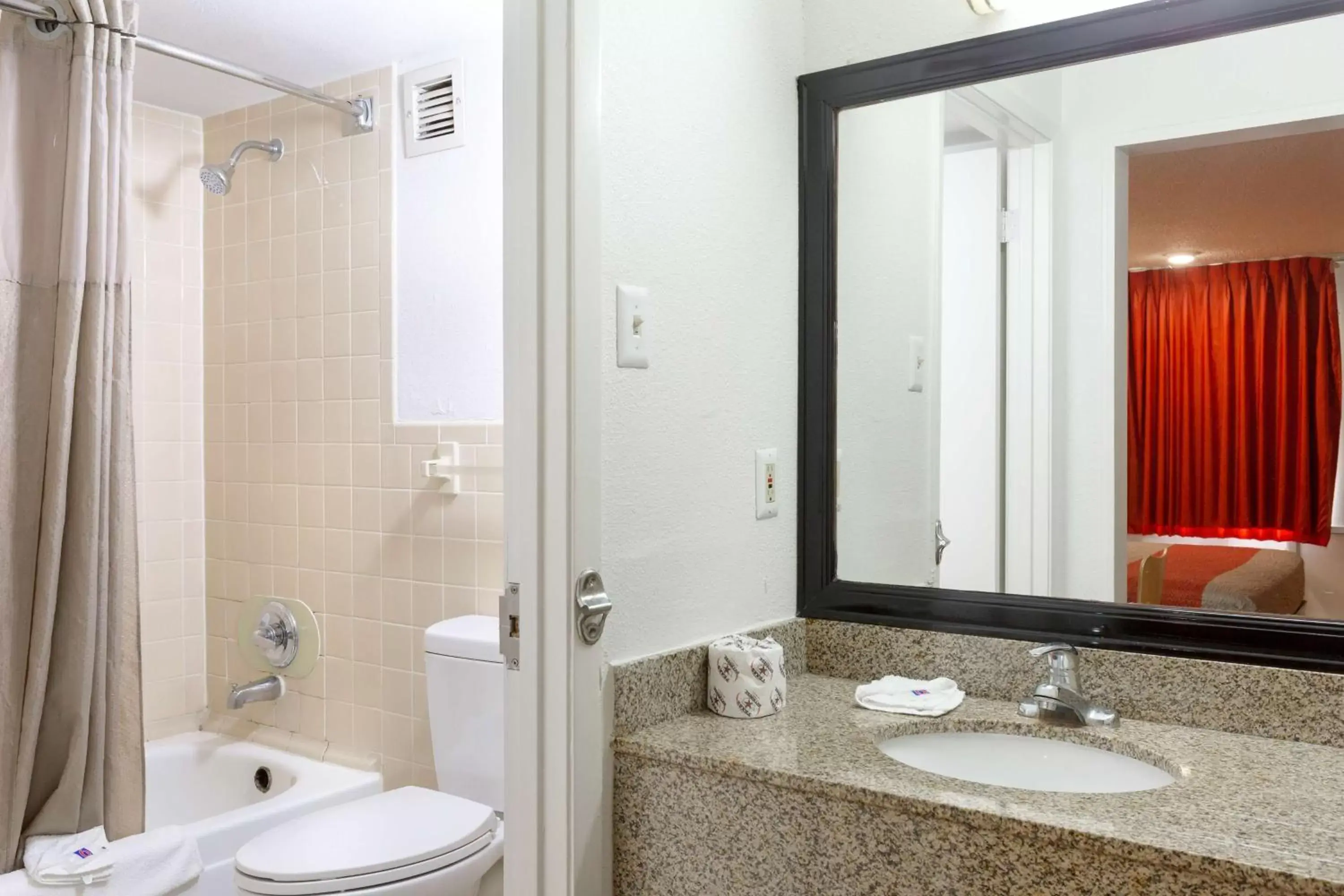 Bathroom in Motel 6-Houston, TX - East