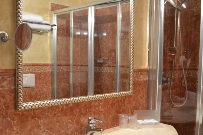 Bathroom in Hotel Don Carlo