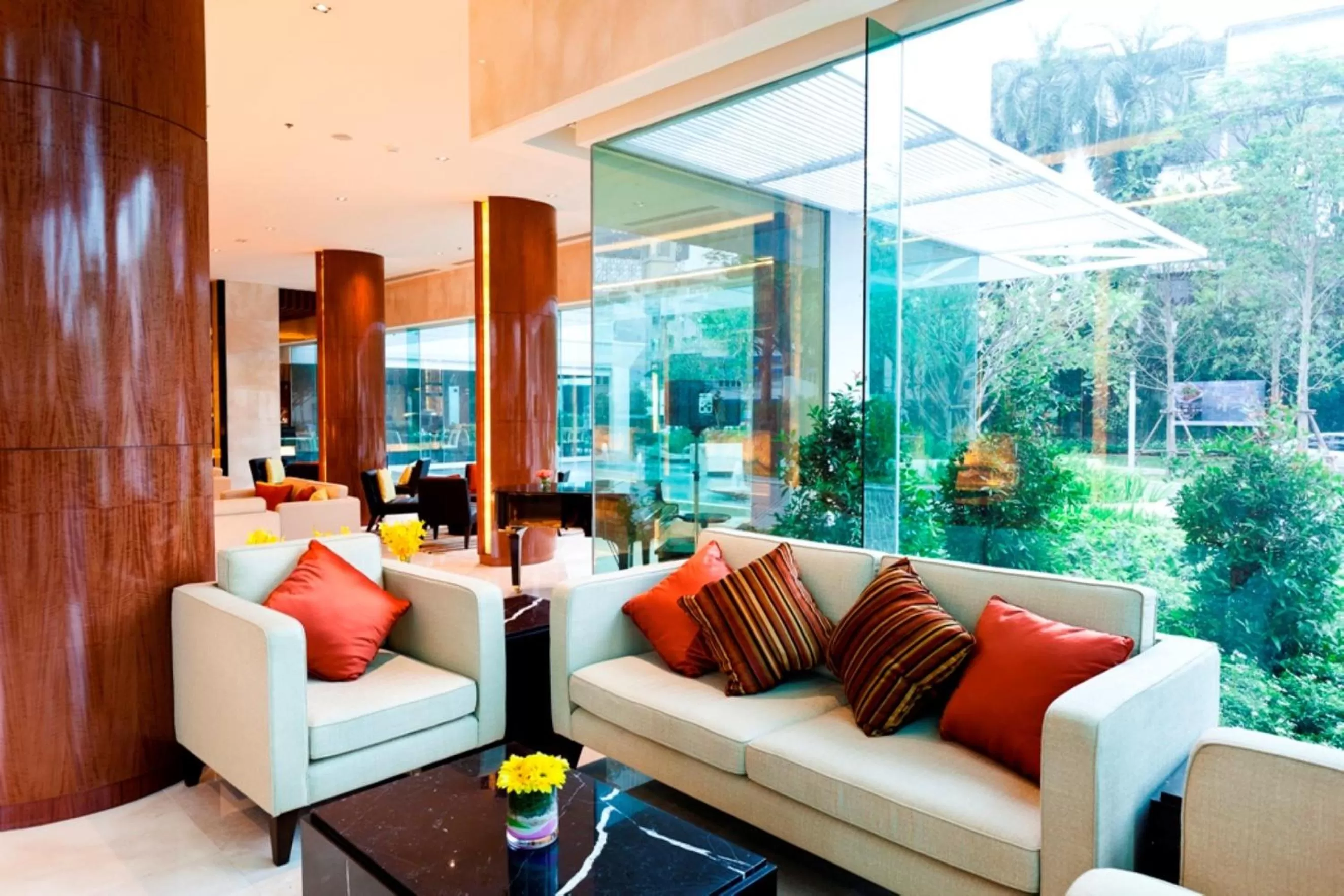 Lobby or reception in Royal Princess Larn Luang - SHA Extra Plus