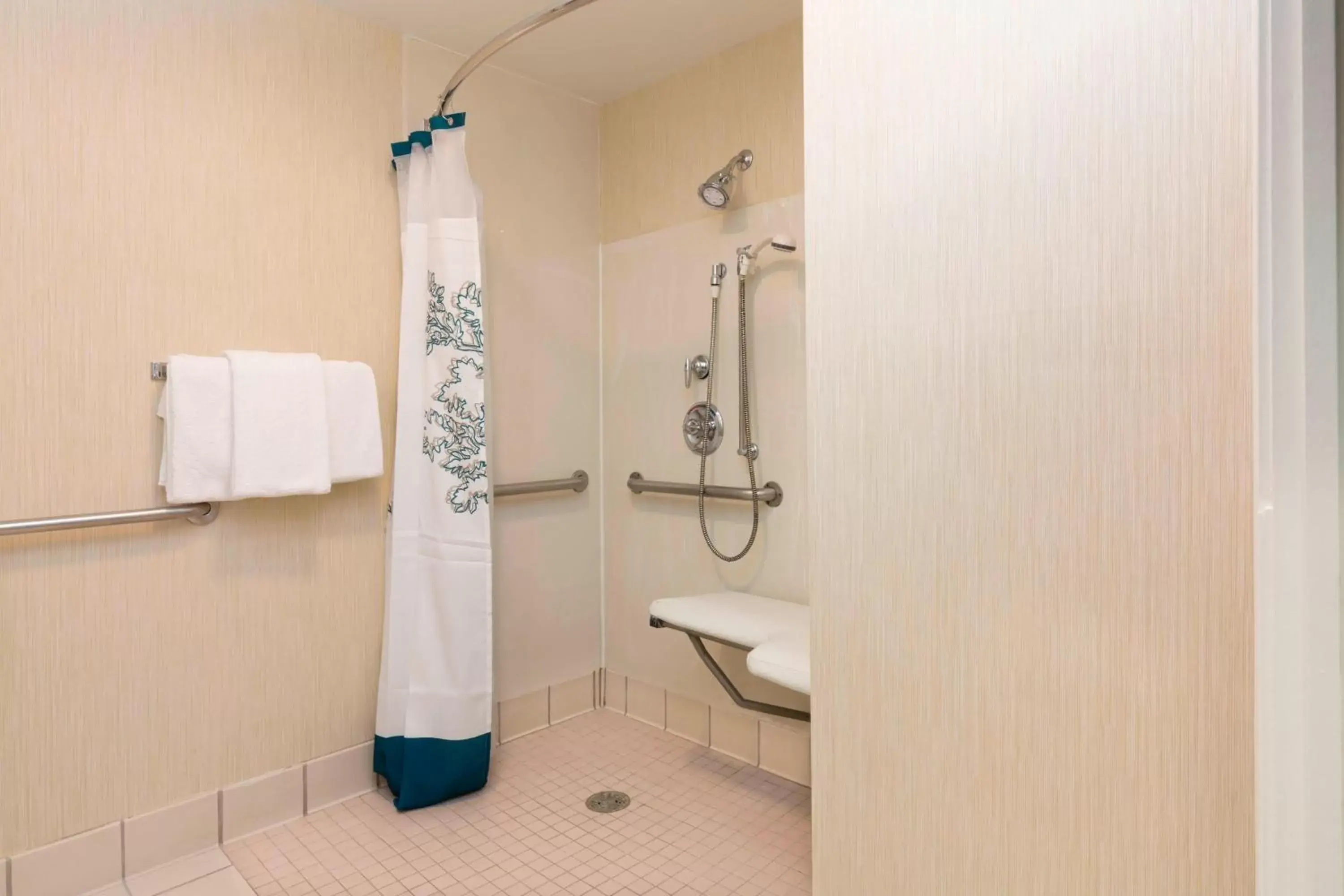 Bathroom in Residence Inn Kansas City Olathe