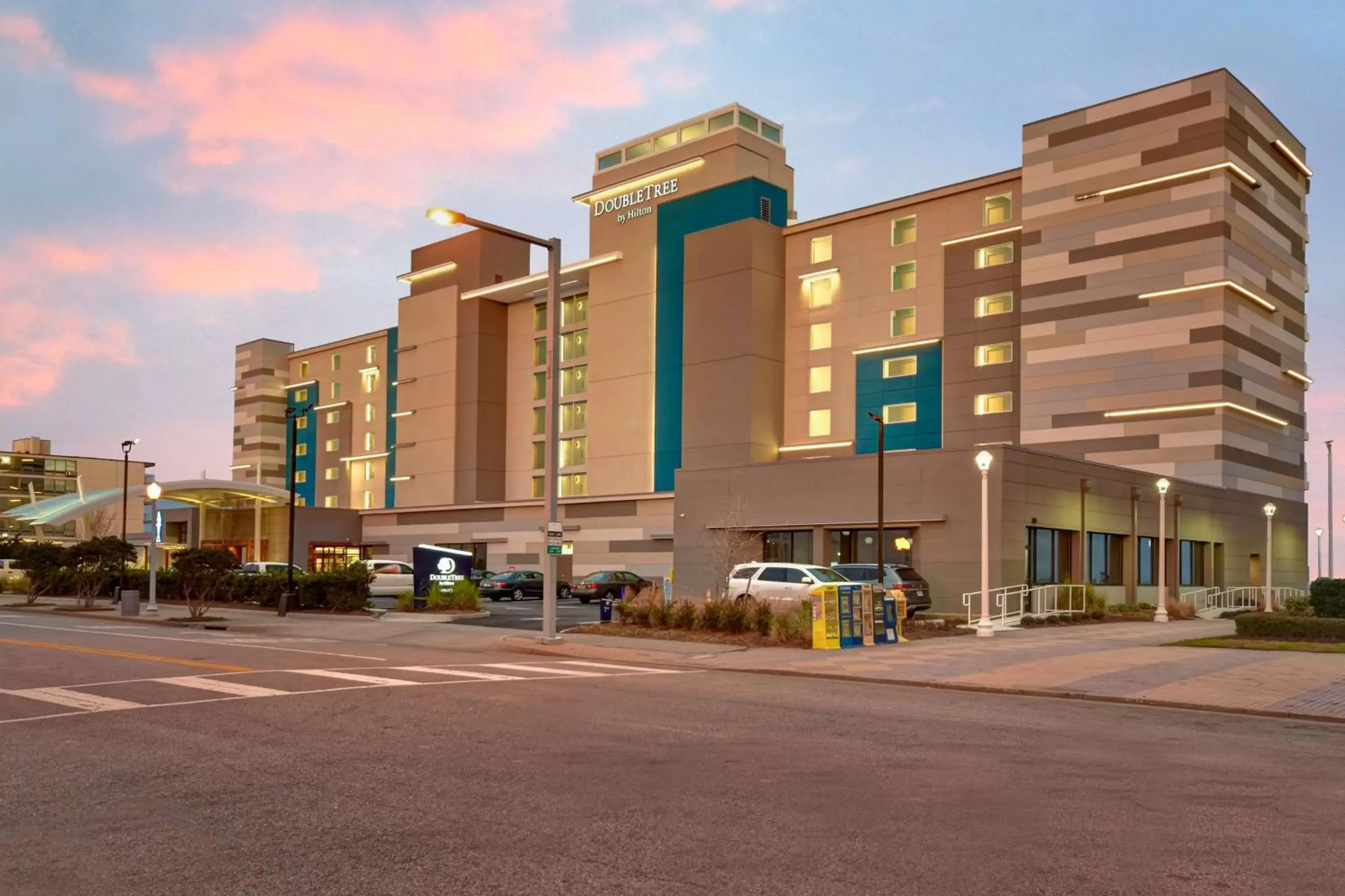 Property building in DoubleTree by Hilton Oceanfront Virginia Beach Property building in DoubleTree by Hilton Oceanfront Virginia Beach