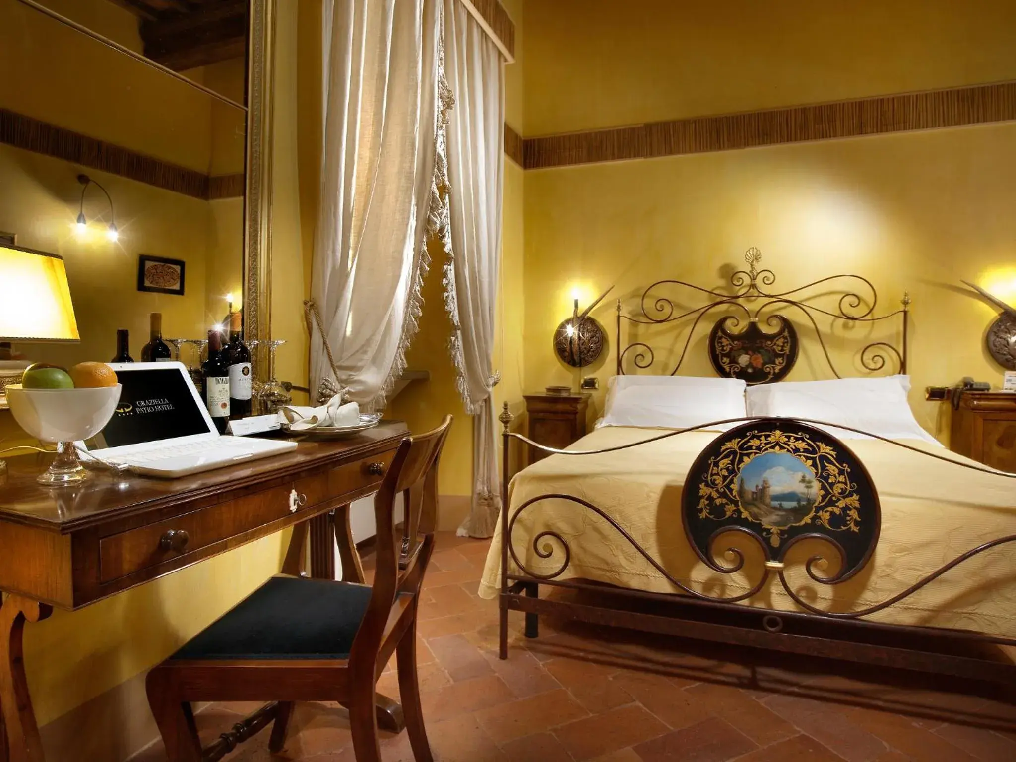 Coffee/tea facilities, Bed in Graziella Patio Hotel