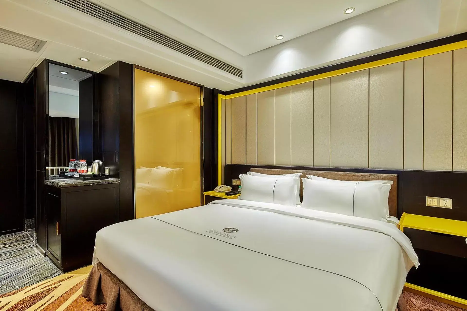 Bed in Insail Hotels ( Huanshi Road Taojin Metro Station Guangzhou)