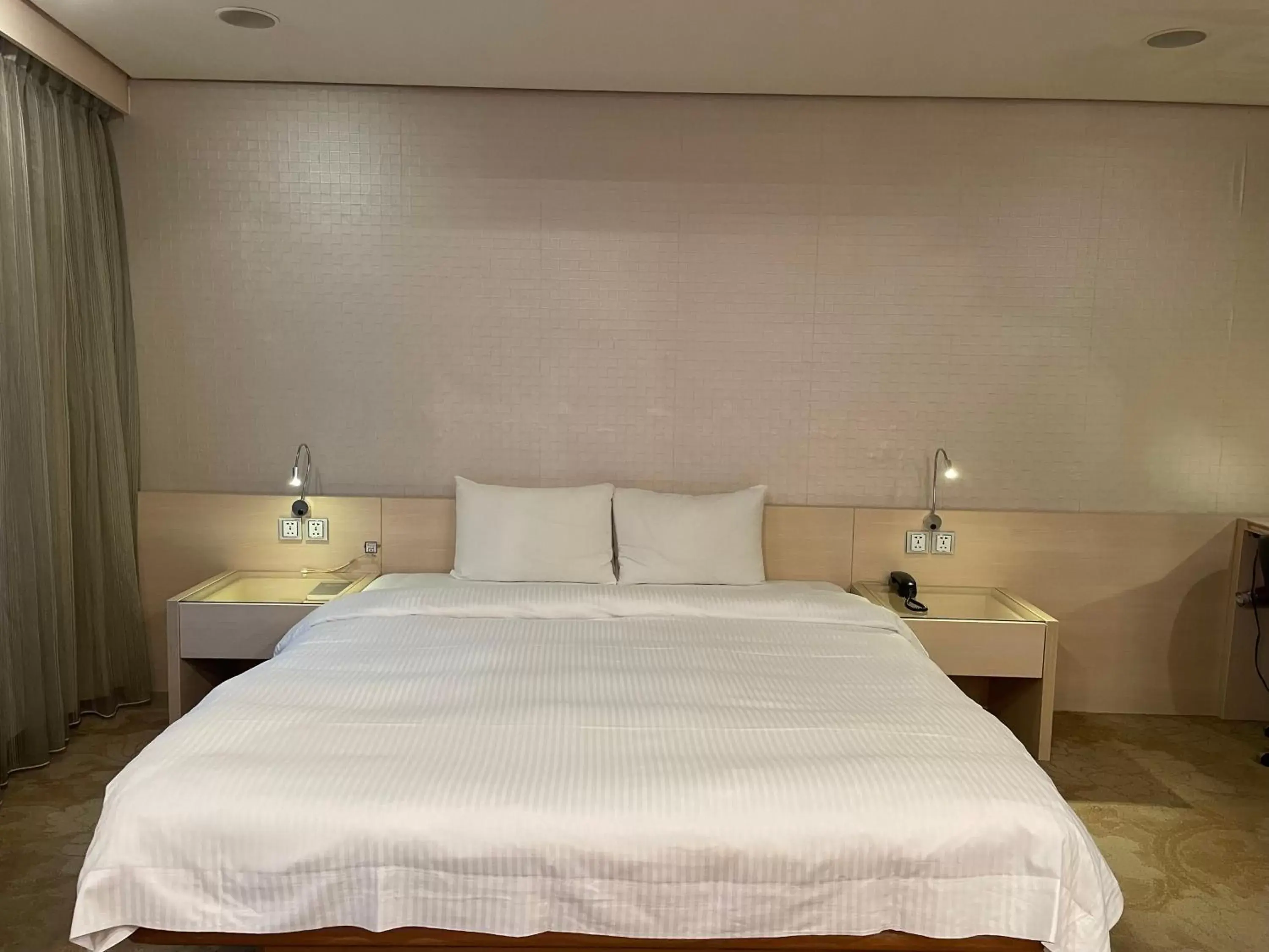 Bed in Yomi Hotel - ShuangLian MRT