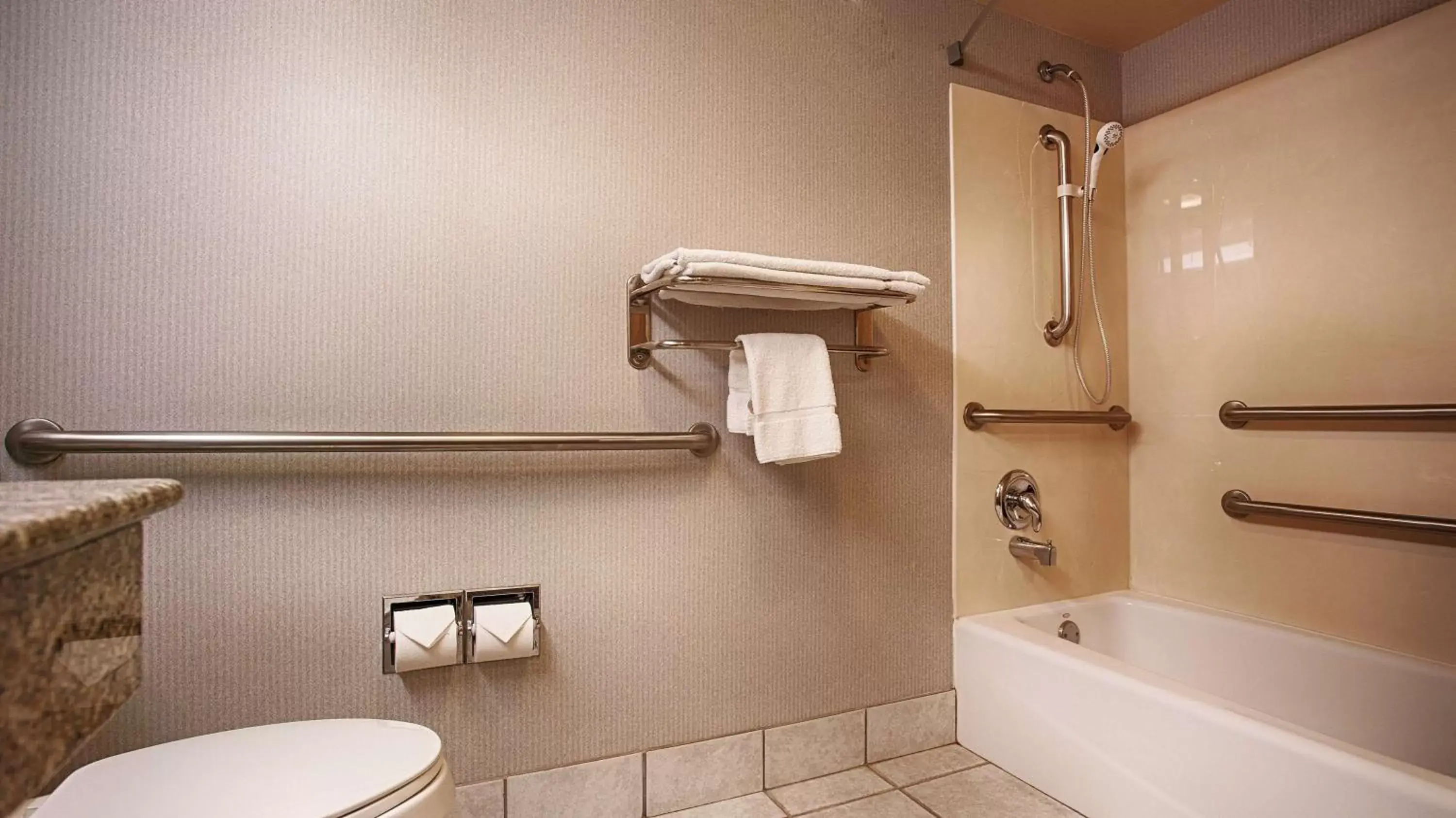 Photo of the whole room, Bathroom in Best Western Borger Inn