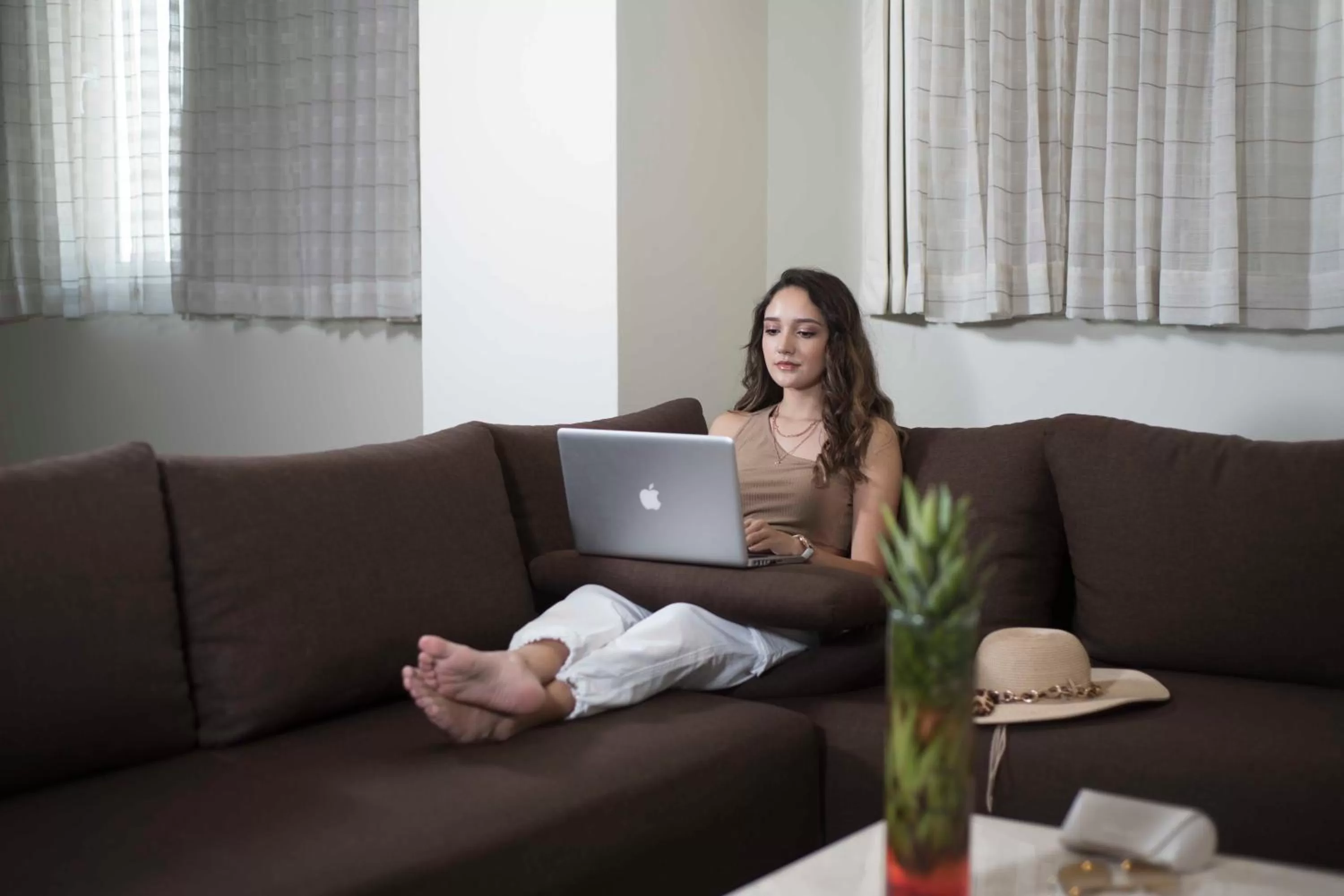 Living room in Crown Victoria Hotel