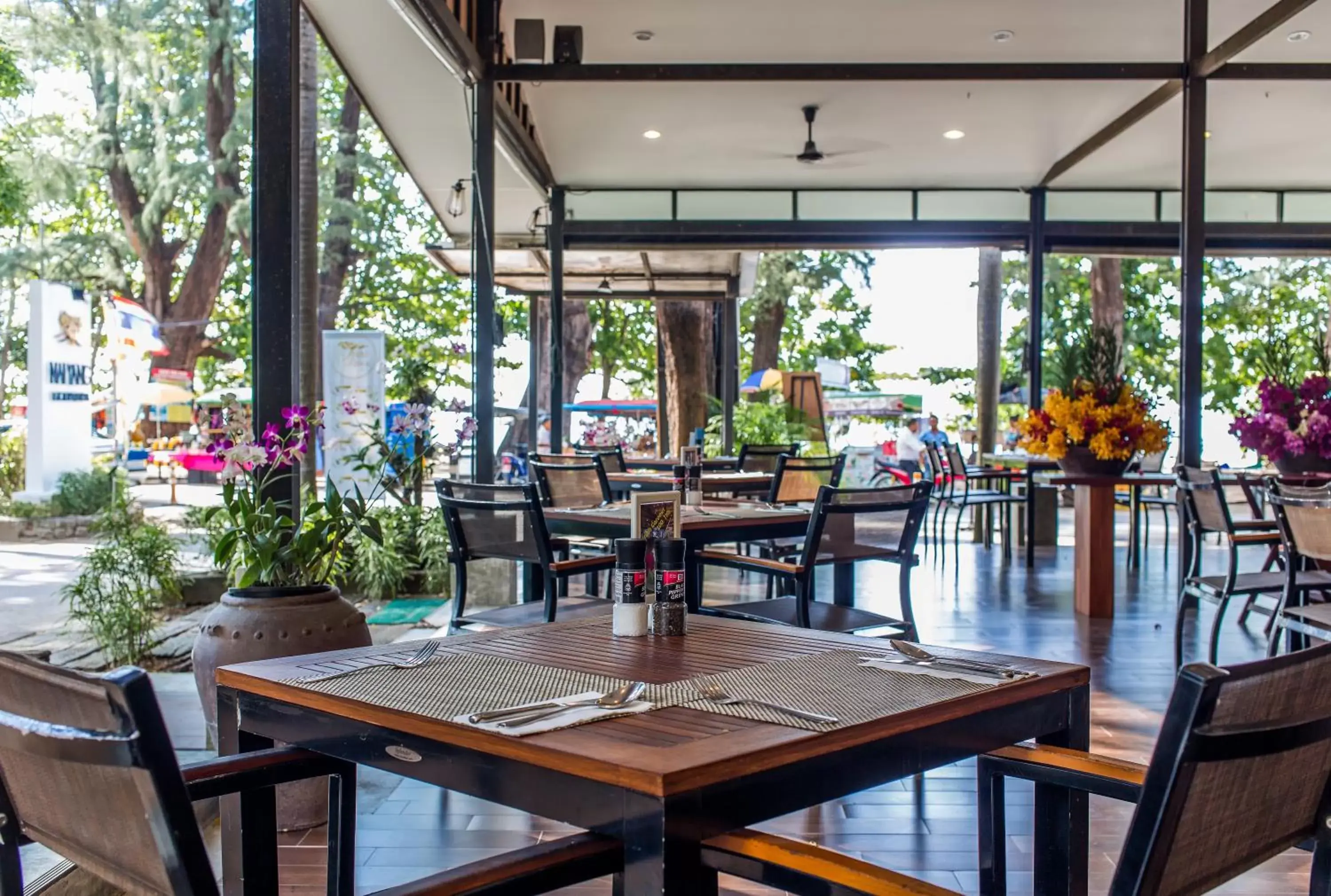 Restaurant/places to eat in Nai Yang Beach Resort and Spa Restaurant/places to eat in Nai Yang Beach Resort and Spa