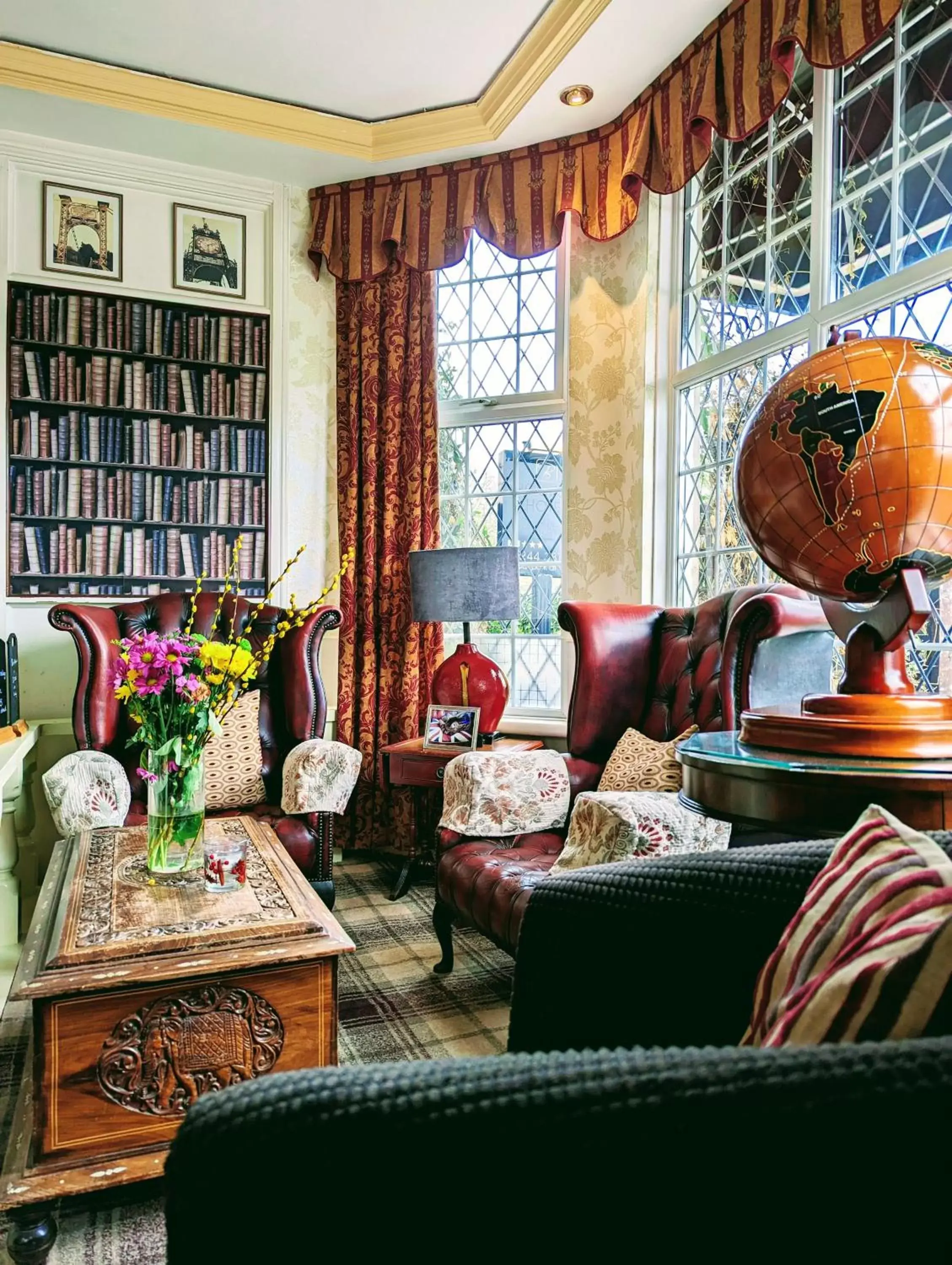 Living room, Seating Area in Brookside Hotel & Restaurant