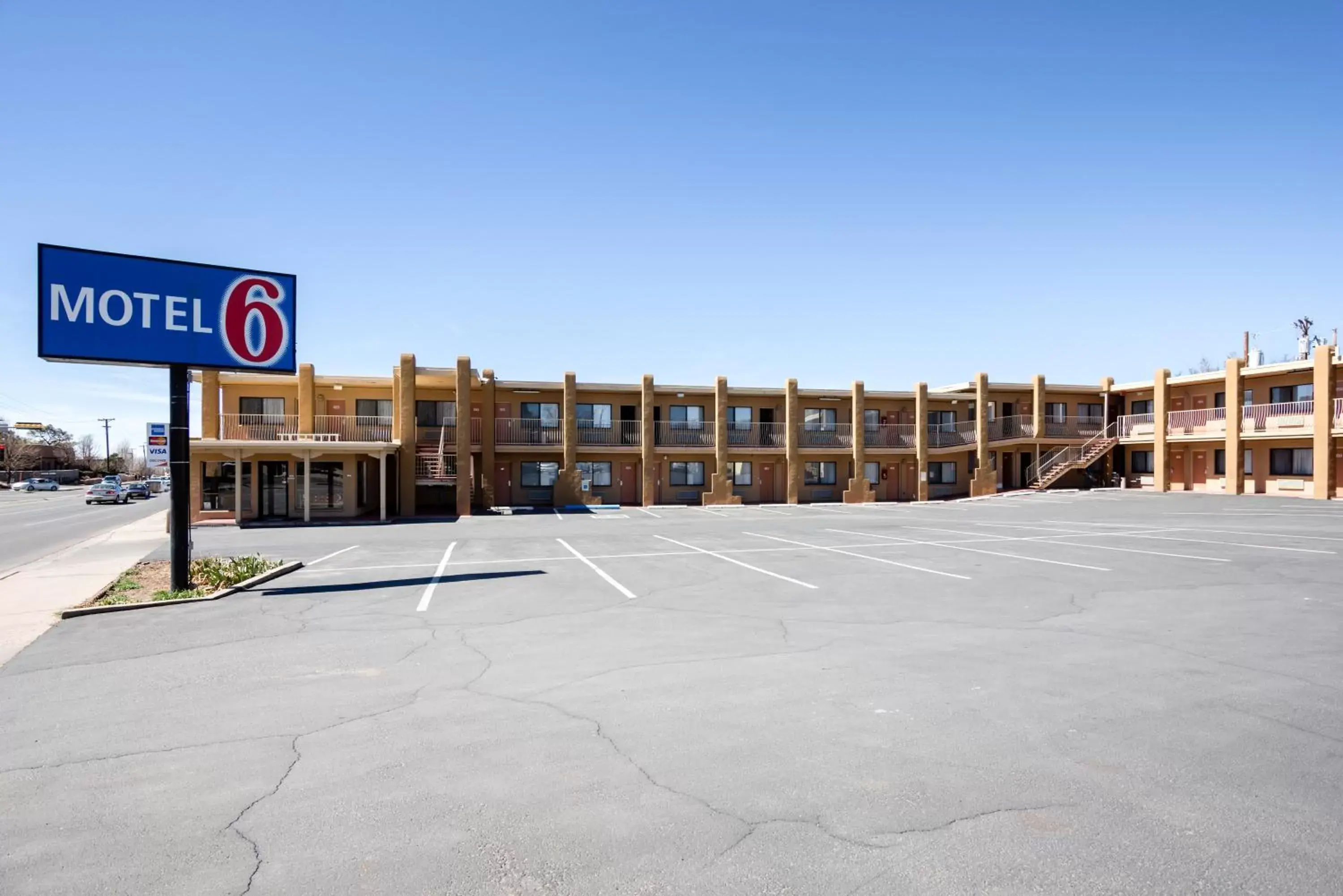 Facade/entrance, Property Building in Motel 6-Santa Fe, NM - Downtown