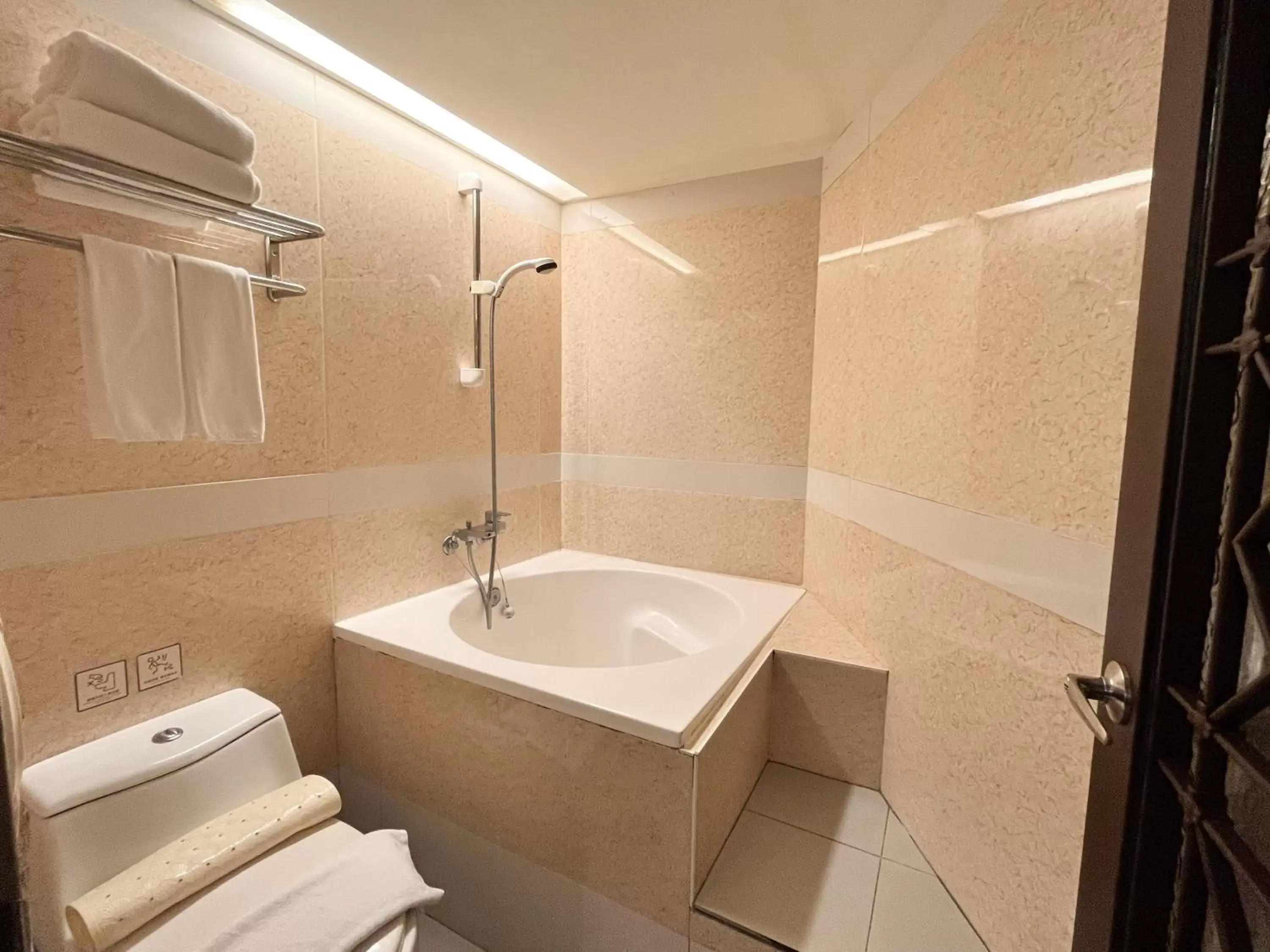 Bathroom in Guide Hotel Taipei Xinyi