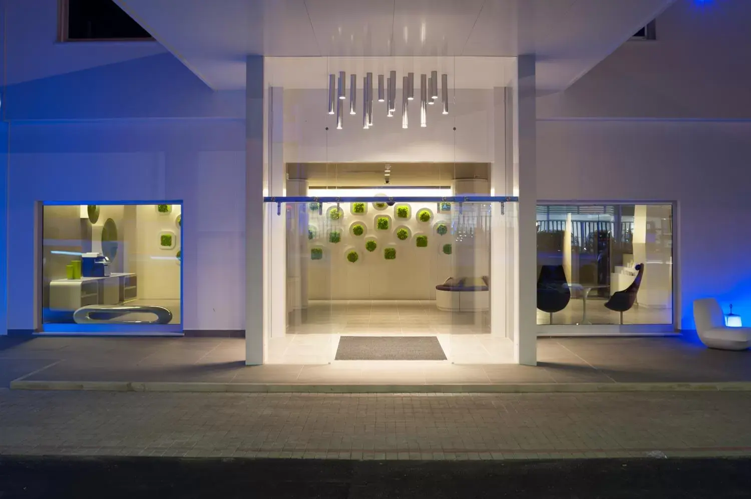 Facade/entrance in 8Piuhotel