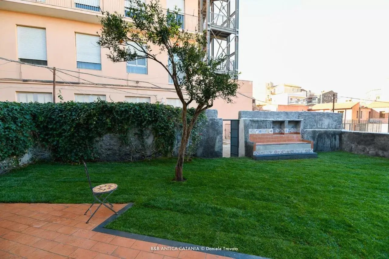 Garden, Property Building in Antica Catania Accomodation