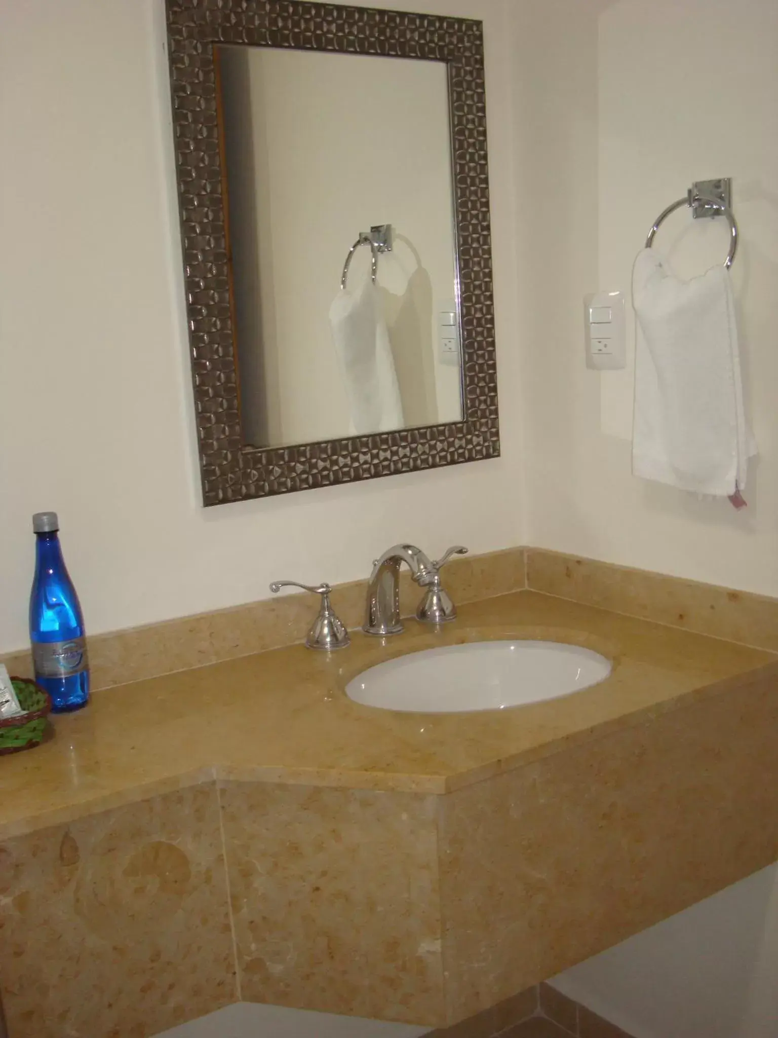 Bathroom in Hotel Ruiz Milán