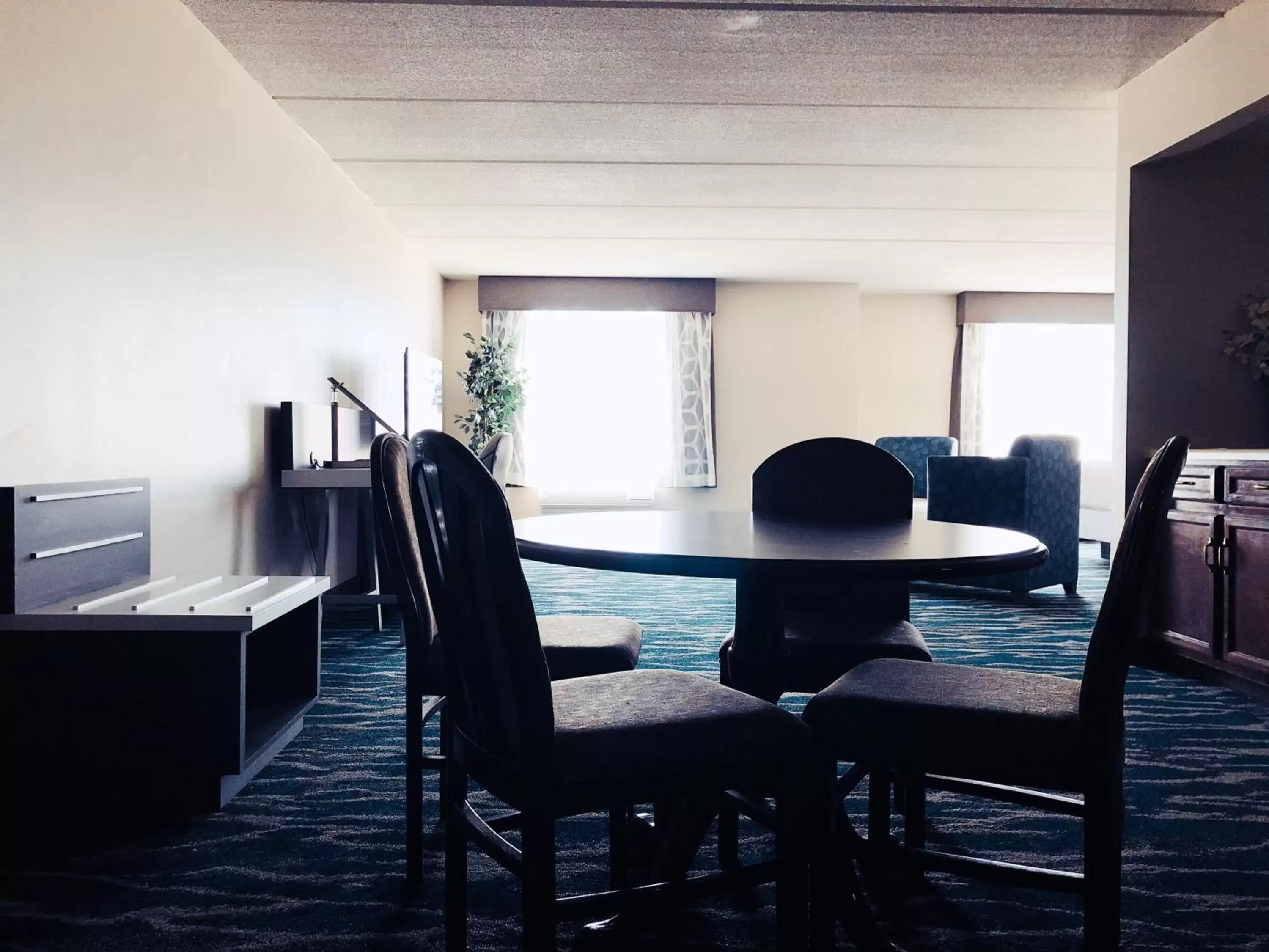 Photo of the whole room, Dining Area in Comfort Inn & Suites Greenville Near Convention Center