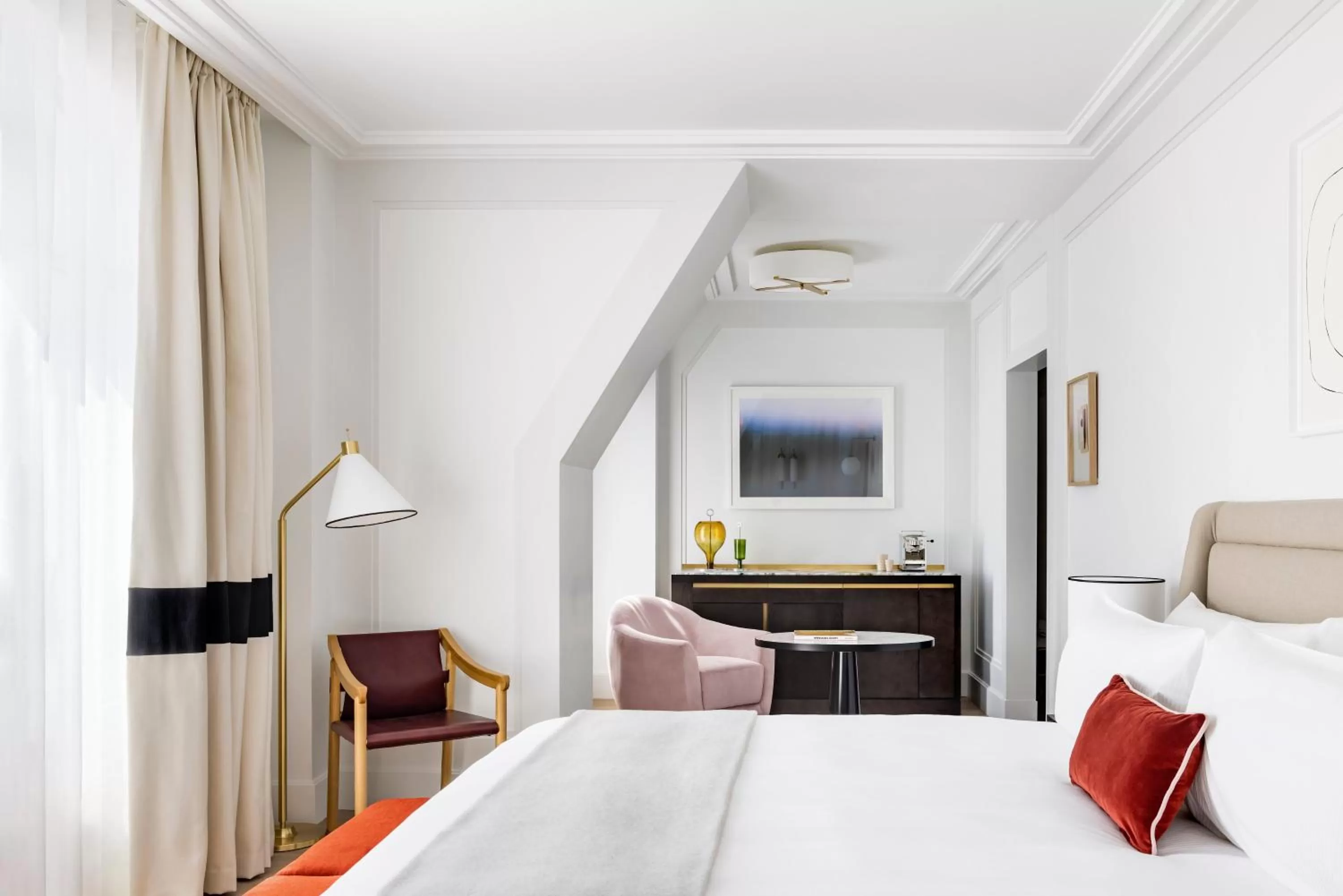 Photo of the whole room, Bed in Kimpton - St Honoré Paris by IHG
