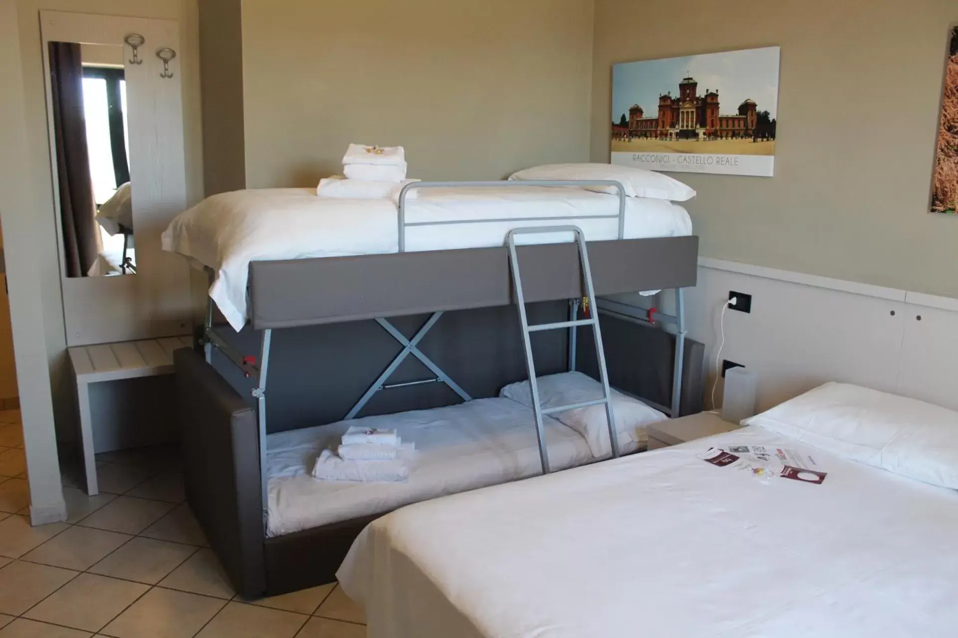 Bunk Bed in Green Class Hotel Candiolo