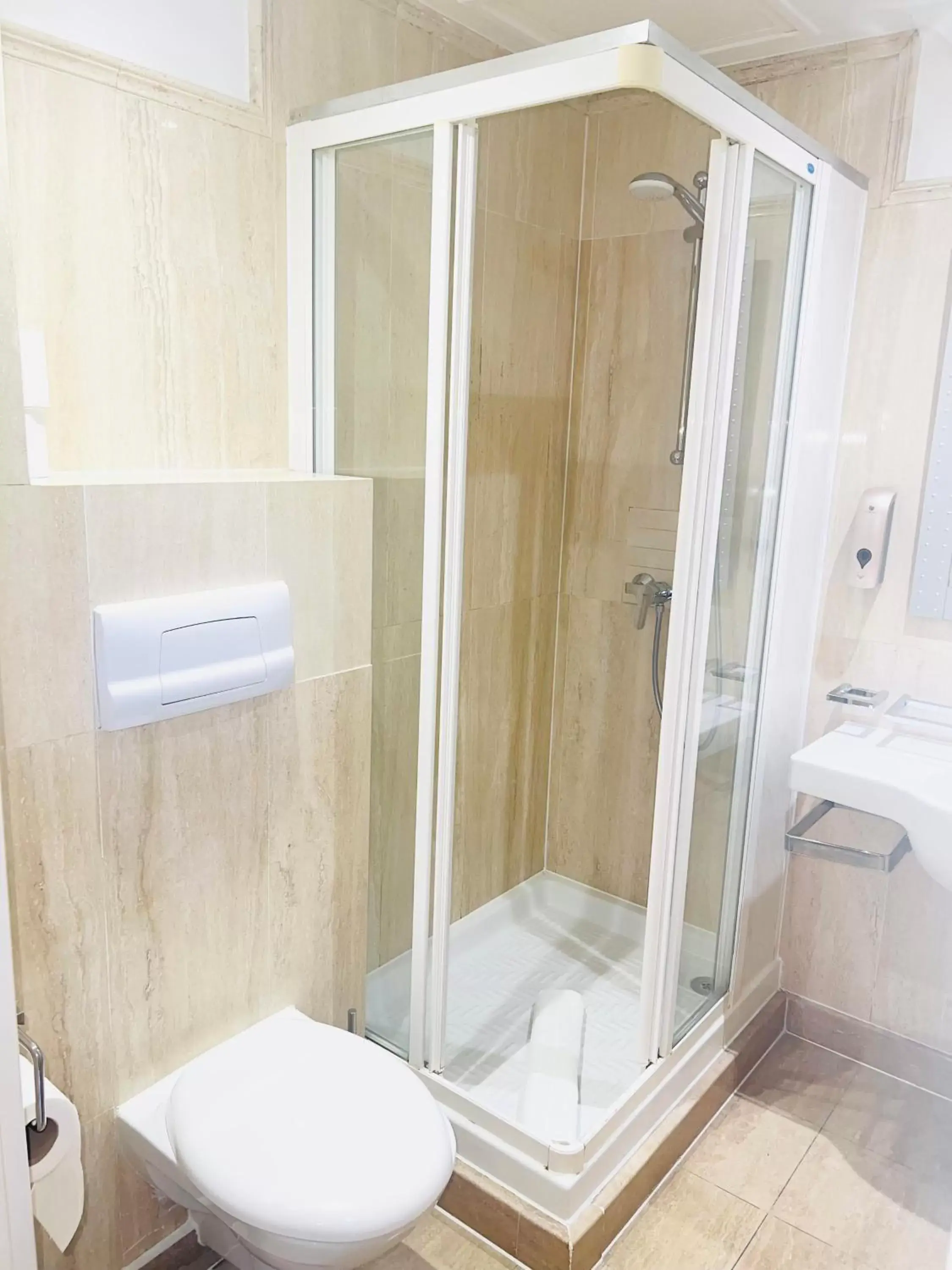 Shower, Bathroom in MSK Hotel 82