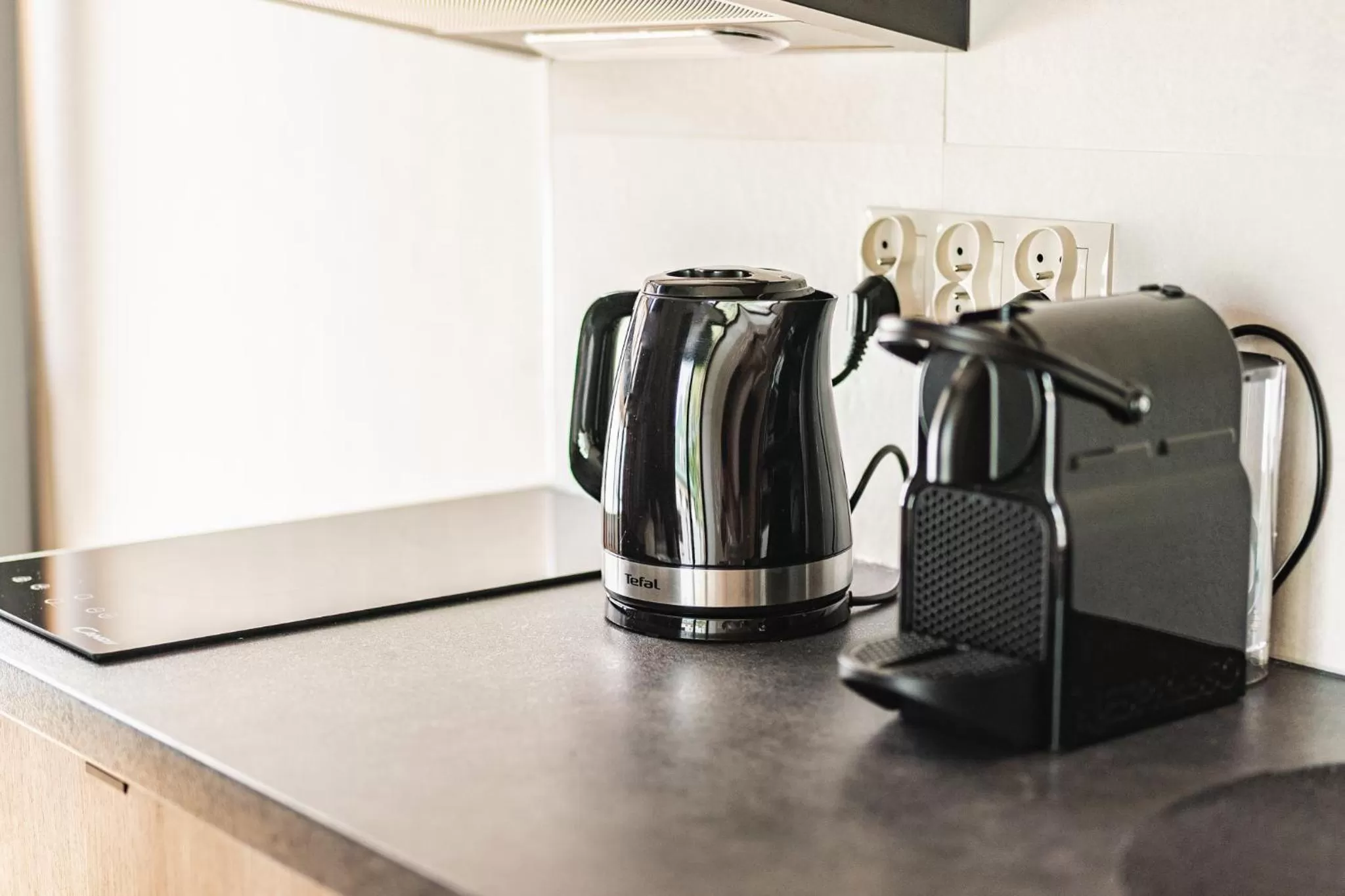 Coffee/tea facilities in Apartamenty Jedlina