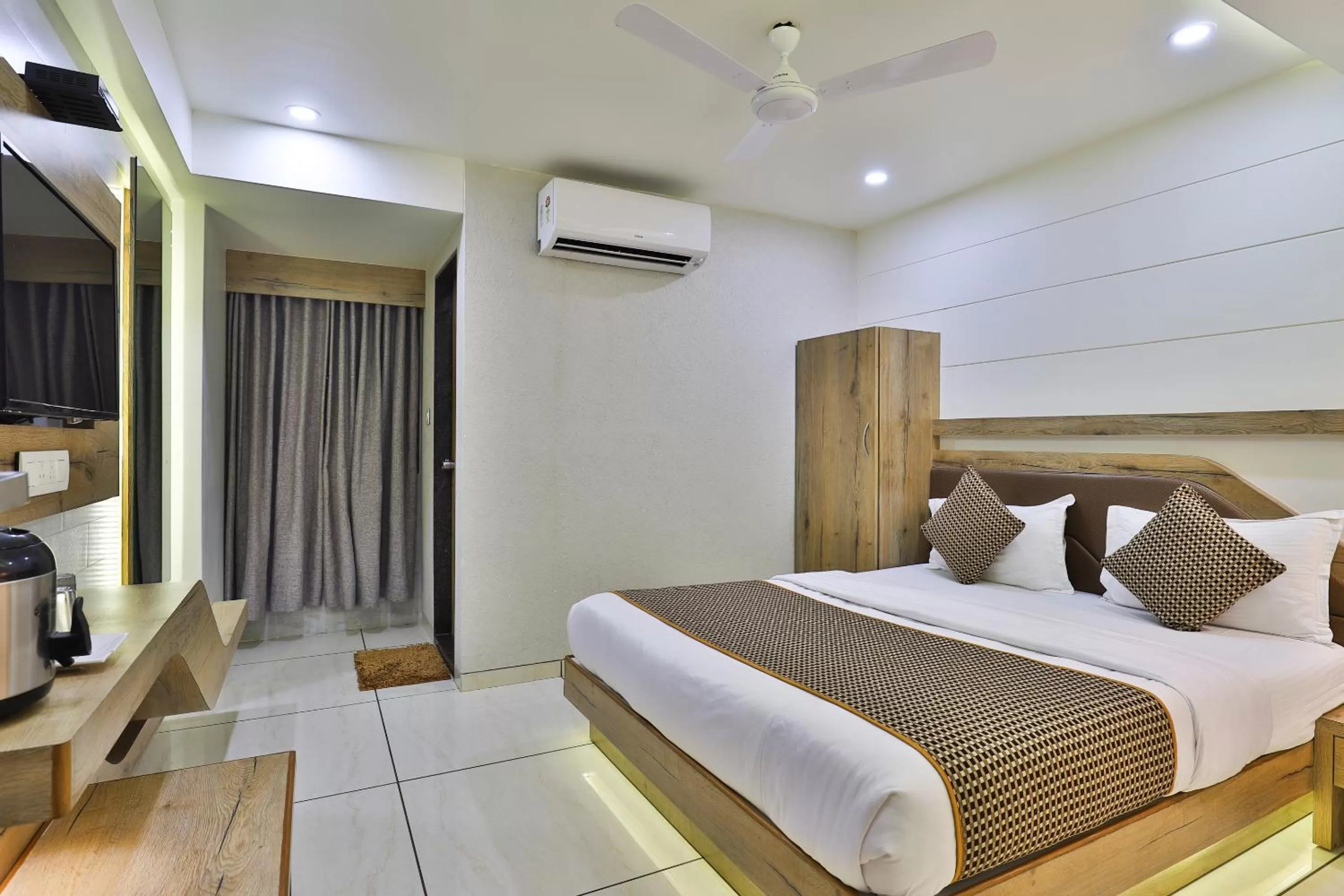 Bedroom, Bed in Hotel Pearl