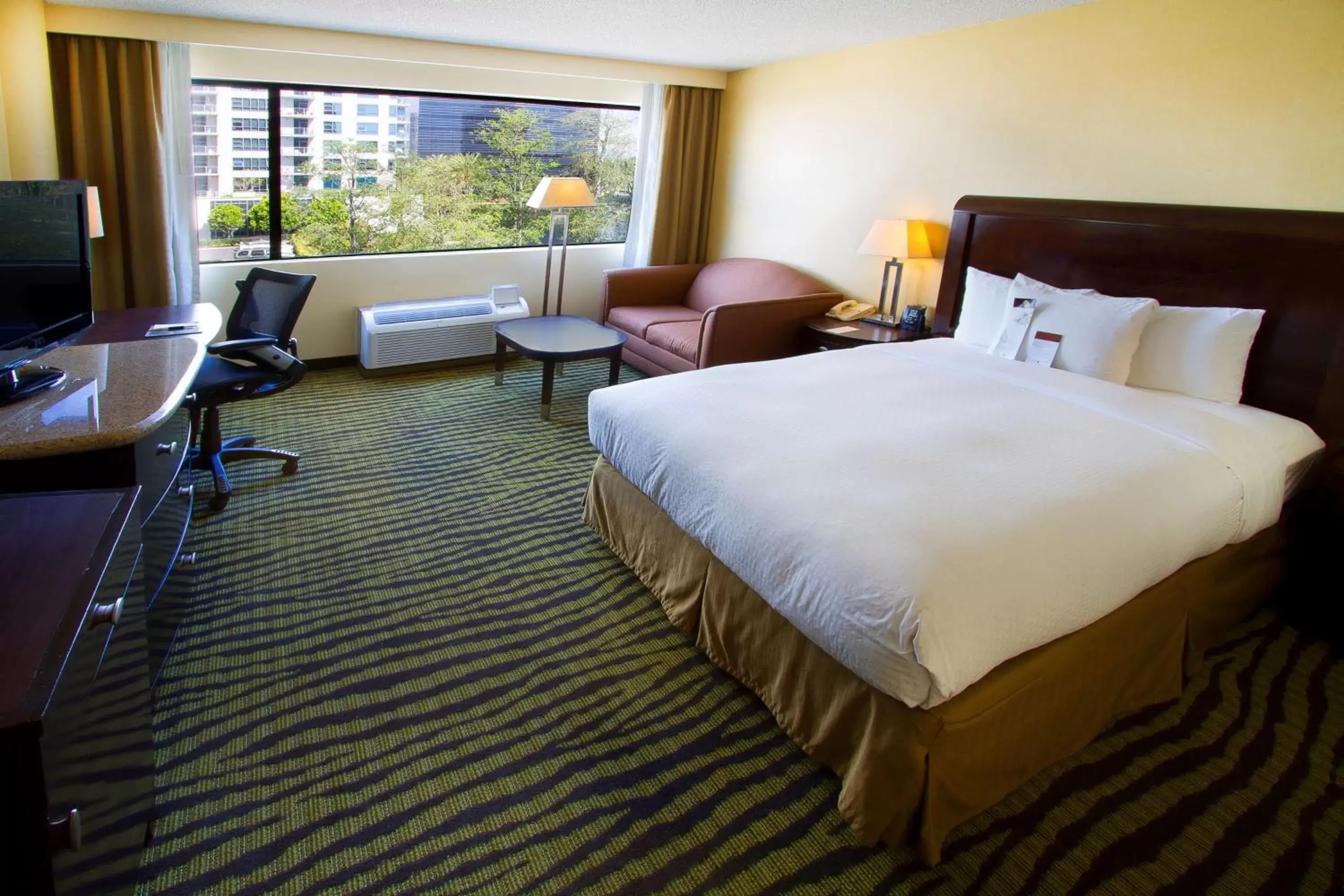 Bed in DoubleTree by Hilton Orange County Airport